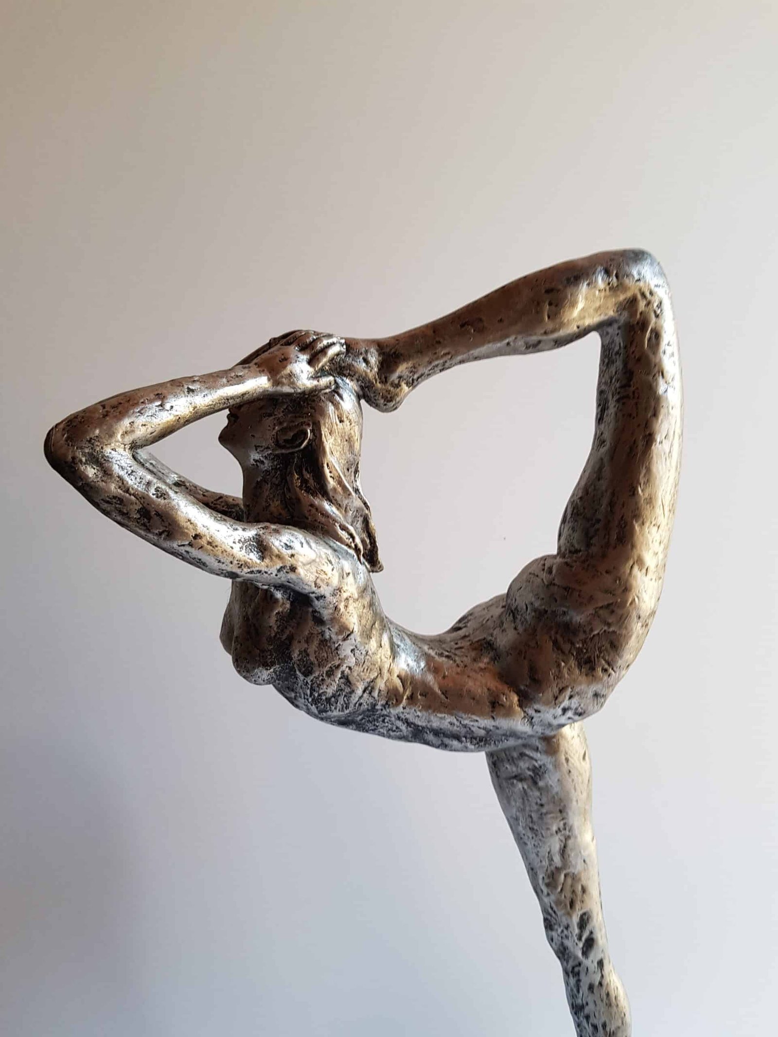 Statue Gymnaste, résine argenté Statue Gymnaste- Gymnaste et ballon sur socle - Objet décoratif Gymnaste - Objet d'art en résine argentée - Sculpture ornement - Décoration d'intérieur - Déco Sport - Maison feng shui - Cadeau sportif - Trophée - Coupe