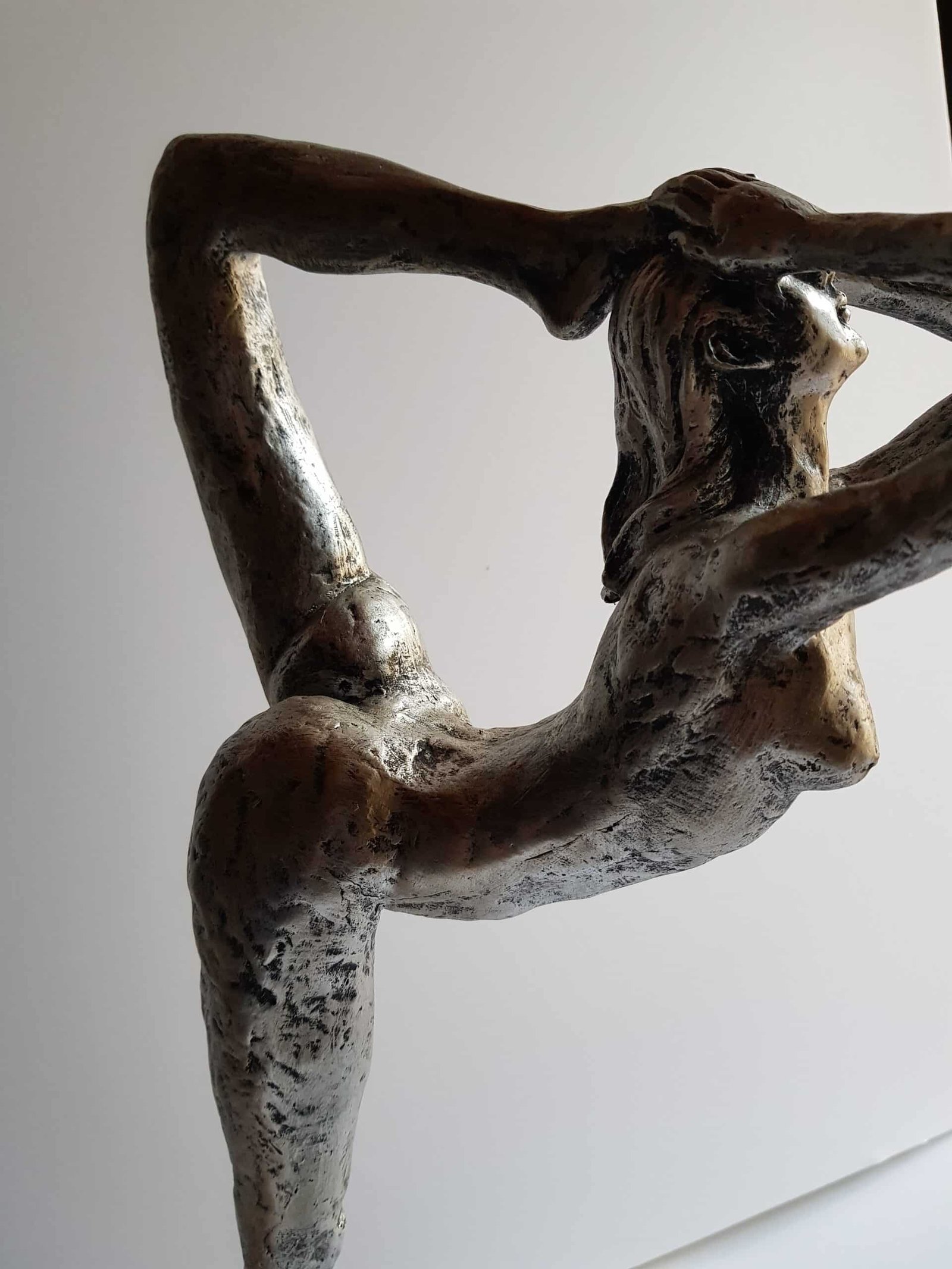 Statue Gymnaste, résine argenté (3) Statue Gymnaste- Gymnaste et ballon sur socle - Objet décoratif Gymnaste - Objet d'art en résine argentée - Sculpture ornement - Décoration d'intérieur - Déco Sport - Maison feng shui - Cadeau sportif - Trophée - Coupe