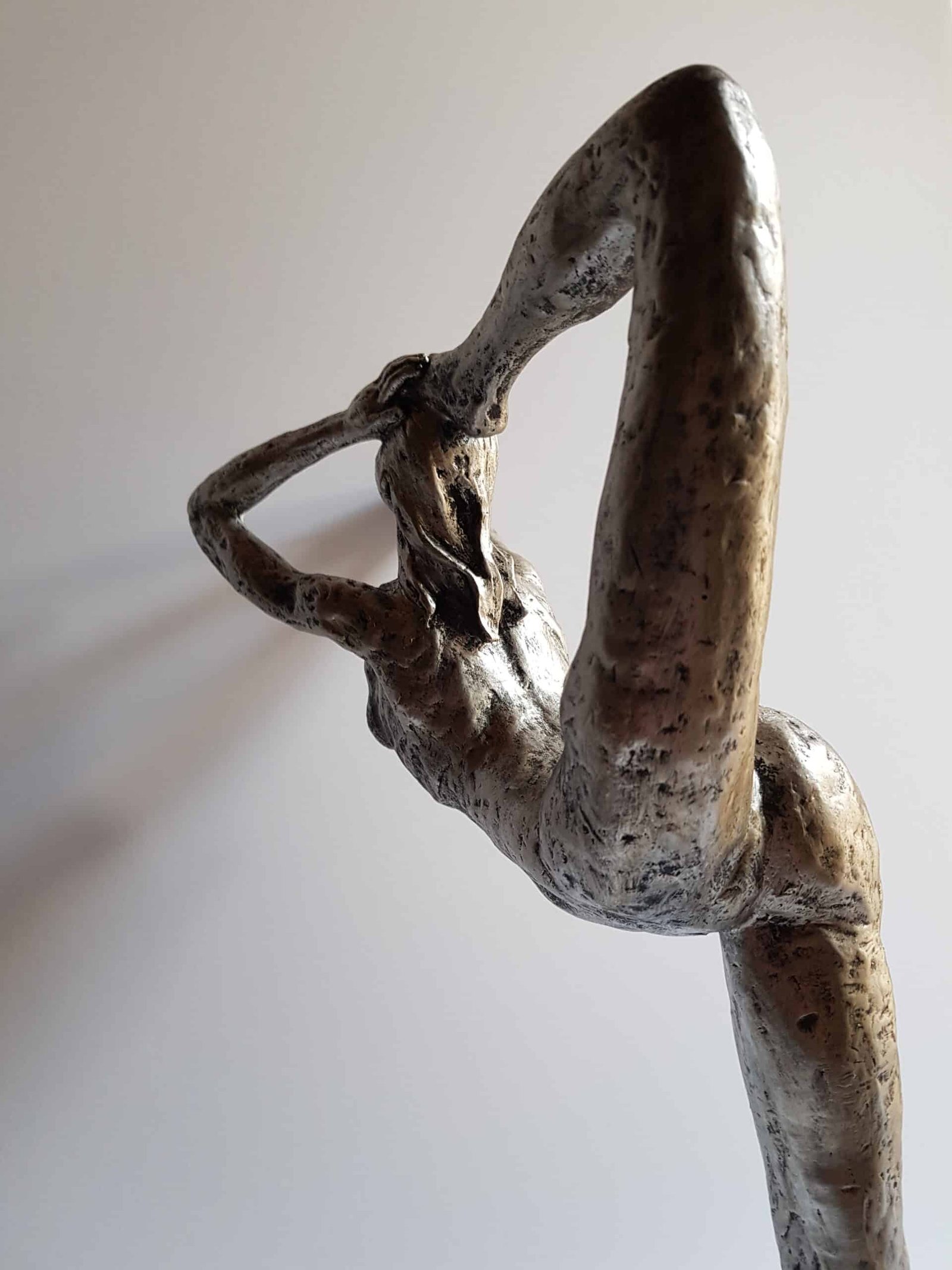Statue Gymnaste, résine argenté (5) Statue Gymnaste- Gymnaste et ballon sur socle - Objet décoratif Gymnaste - Objet d'art en résine argentée - Sculpture ornement - Décoration d'intérieur - Déco Sport - Maison feng shui - Cadeau sportif - Trophée - Coupe