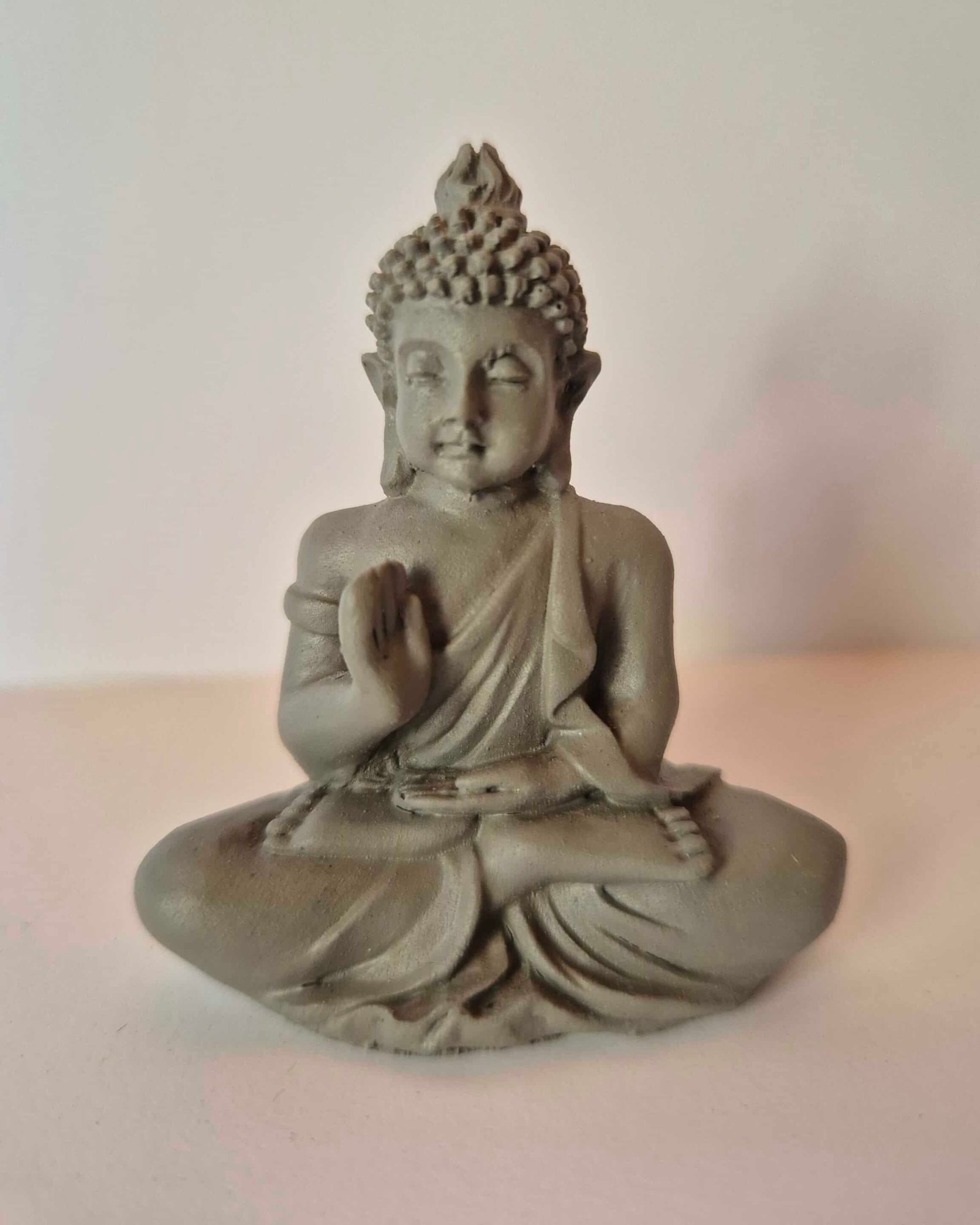 Bouddha statue déco zen (1) Statue Bouddha - Objet décoratif - Décoration d'intérieur - Déco Zen - Maison feng shui - Cadeau paix et bonheur - Objet d'art en céramique gris foncé - Sculpture ornement - Maison feng shui - Cadeau déco