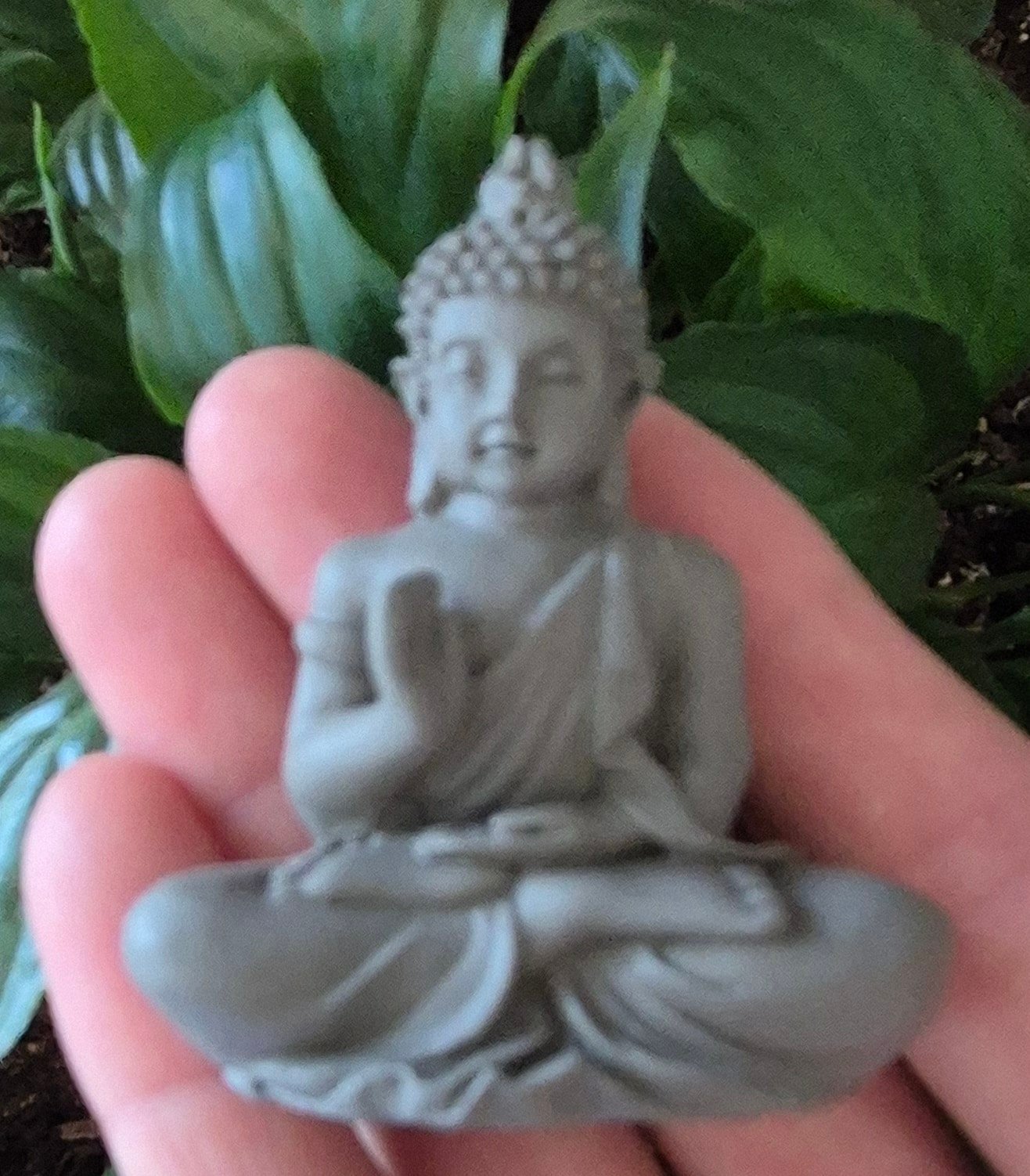 Bouddha statue déco zen (13) Statue Bouddha - Objet décoratif - Décoration d'intérieur - Déco Zen - Maison feng shui - Cadeau paix et bonheur - Objet d'art en céramique gris foncé - Sculpture ornement - Maison feng shui - Cadeau déco