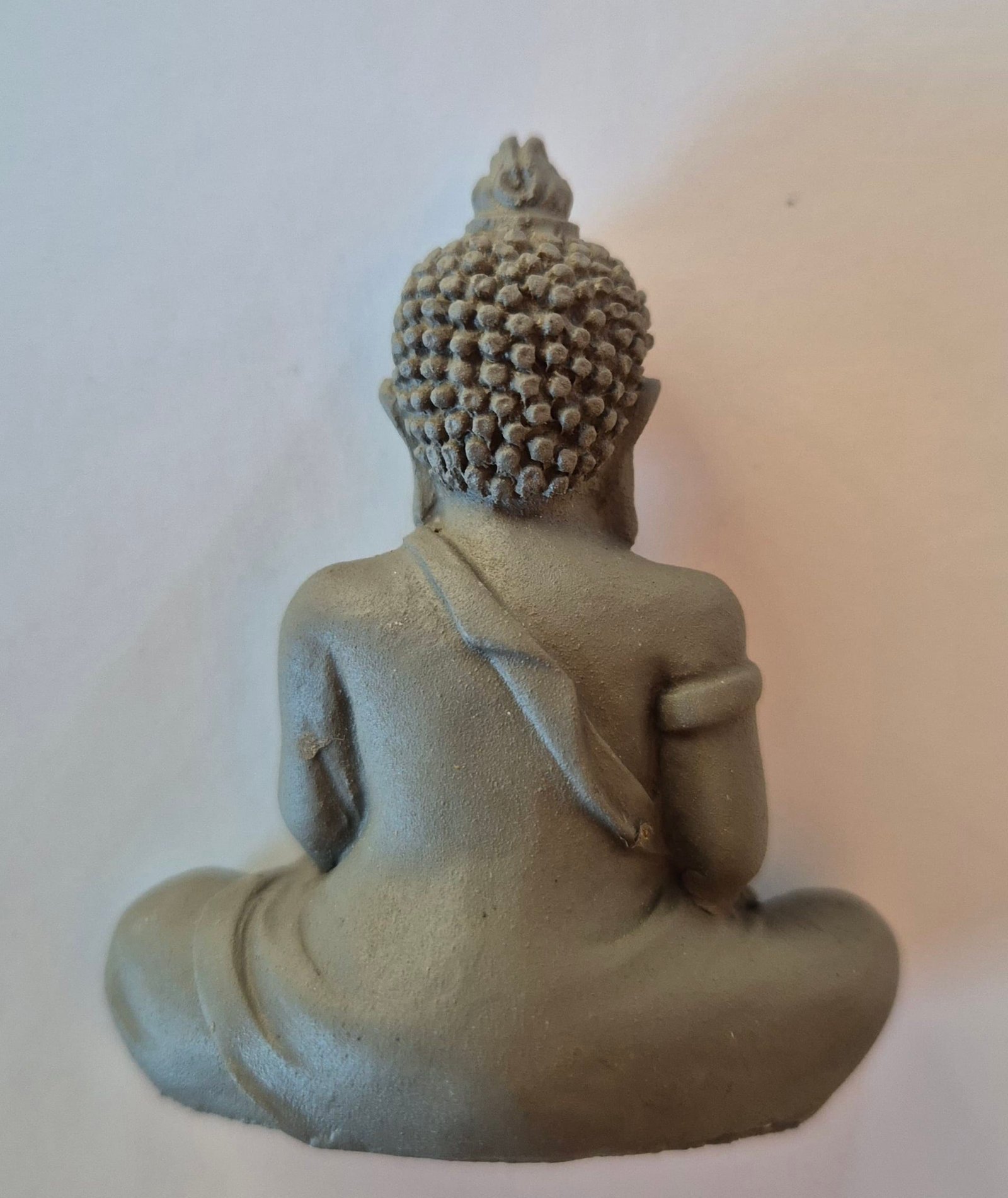Bouddha statue déco zen (2) Statue Bouddha - Objet décoratif - Décoration d'intérieur - Déco Zen - Maison feng shui - Cadeau paix et bonheur - Objet d'art en céramique gris foncé - Sculpture ornement - Maison feng shui - Cadeau déco
