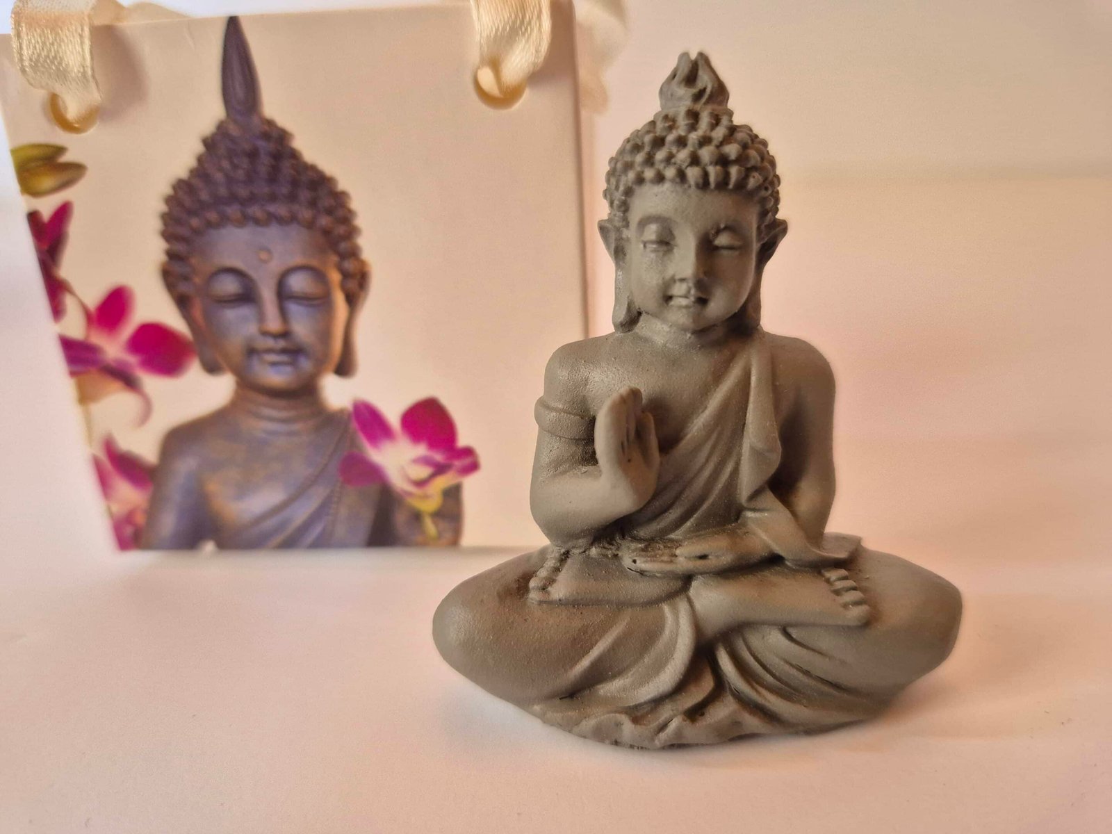 Bouddha statue déco zen (6) Statue Bouddha - Objet décoratif - Décoration d'intérieur - Déco Zen - Maison feng shui - Cadeau paix et bonheur - Objet d'art en céramique gris foncé - Sculpture ornement - Maison feng shui - Cadeau déco