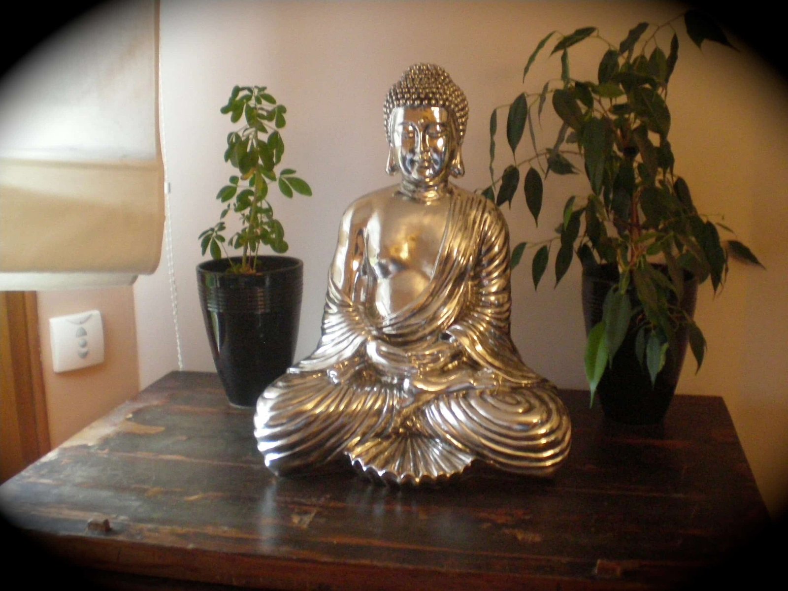 Statue Bouddha décorative Statue Bouddha - Objet décoratif - Décoration d'intérieur - Déco Zen - Maison feng shui - Cadeau paix et bonheur - Objet d'art en céramique gris foncé - Sculpture ornement - Maison feng shui - Cadeau déco