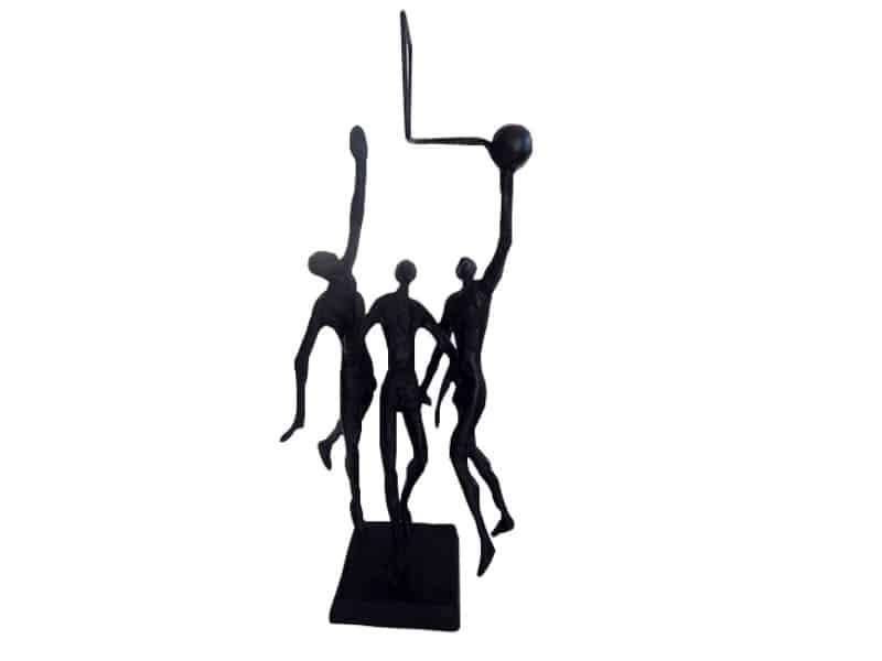 Sculpture équipe de Basketteurs au panier en métal fer marron sur socle. Statue Basketball - Figurine Basket sur socle - Objet décoratif basketteurs - Objet d'art en métal fer - Sculpture ornement décoration d'intérieur - Déco Sport - Maison feng shui - Cadeau sportif - Trophée - Coupe