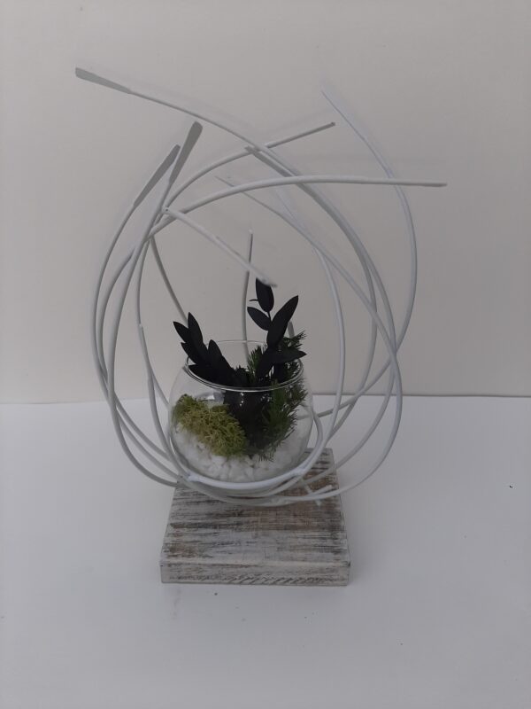 Vase boule verre, socle bois et structure métallique blanche