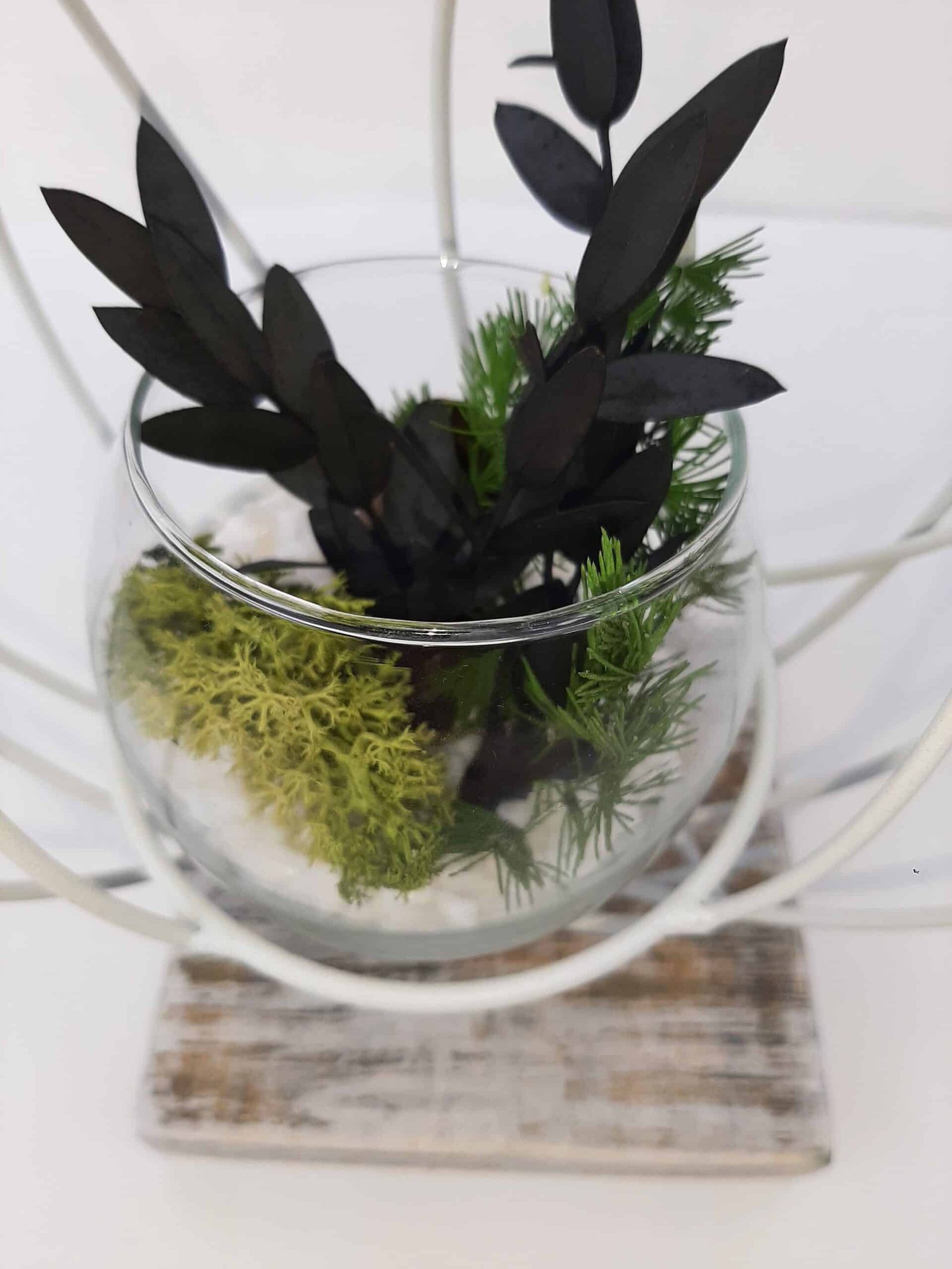 Vase boule verre, socle bois et structure métallique blanche Vase boule feuille déco originale - Vase feuille décoratif - Ornement décoratif fleurs - Déco fleurie - Objet décoratif design métal - Déco chic de table - Cadeau invitation