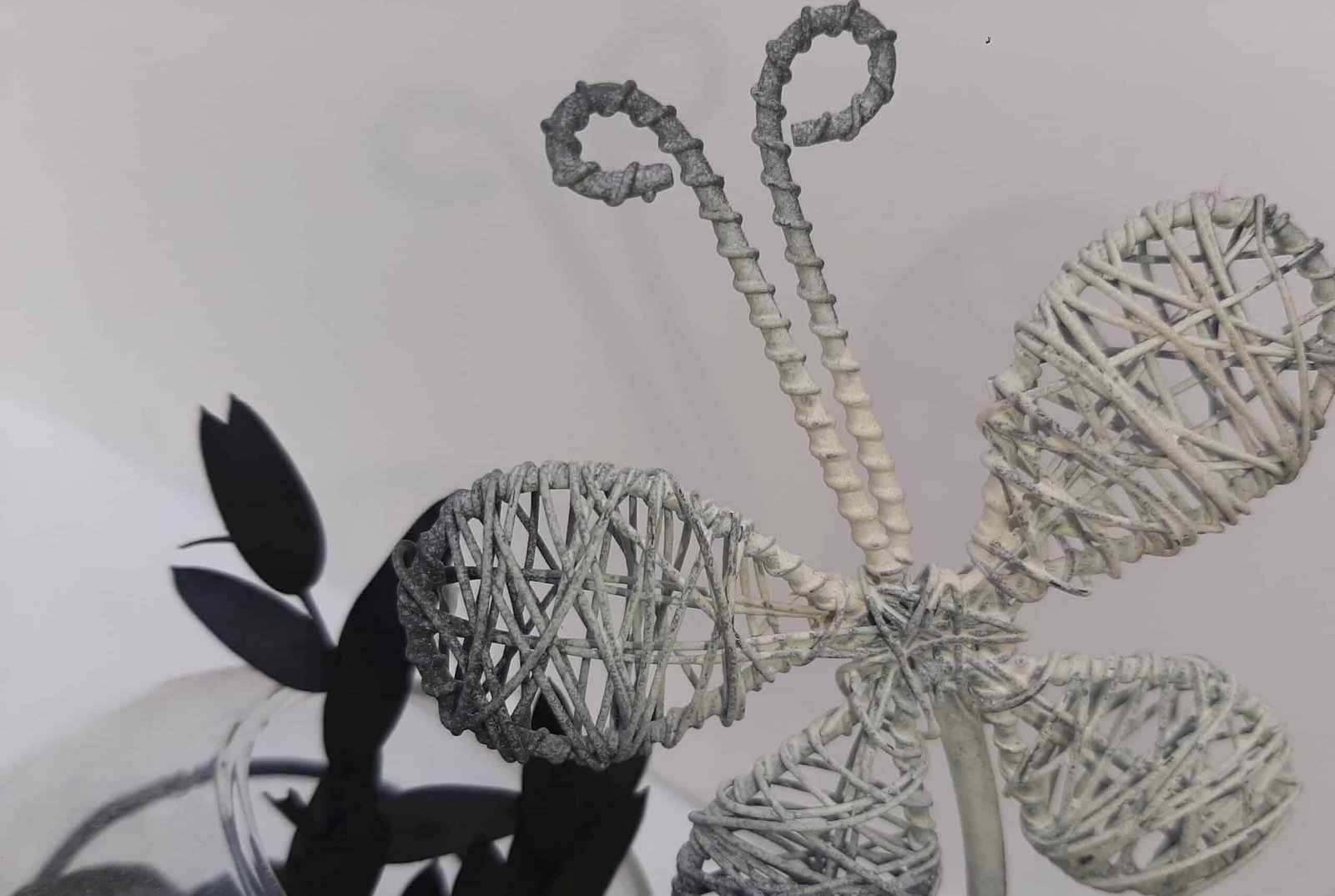 Butterfly decorative ball vase Vase boule papillon déco - Vase Papillon décoratif - Ornement décoratif fleurs - Déco fleurie - Objet décoratif design métal - Déco chic de table - Cadeau invitation