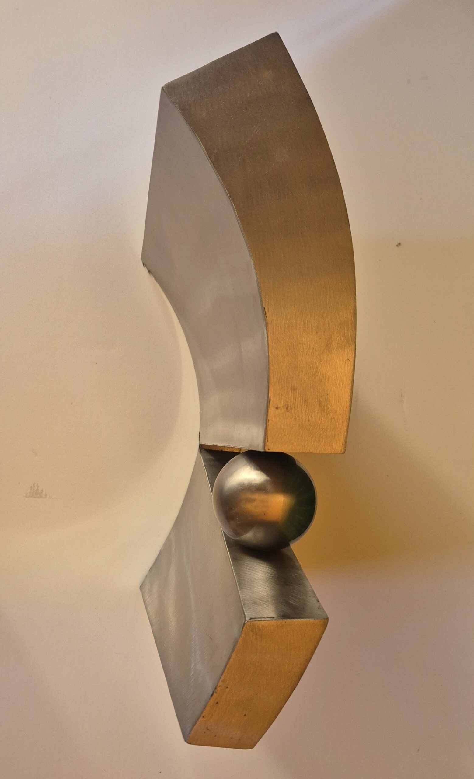 Bouclier sculpture design Métal Bouclier sculpture design - Bouclier décoratif - Objet décoratif bouclier - Décoration d'intérieur - Oeuvre d'art en acier inoxydable- Sculpture ornement - Déco Métal - Maison feng shui - Cadeau déco - C.Jeré by Artisan House