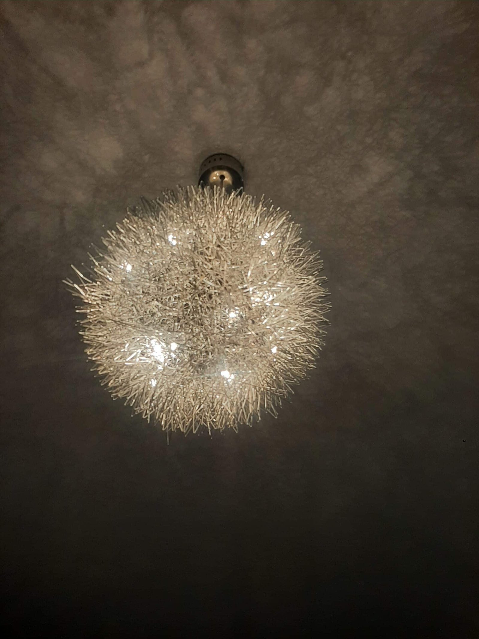 Lustre Boule déco lumière plafond Luminaire boule pics design - Sculpture lumière Boule relief - Lustre décoratif Boule métal - Suspension en aluminium - Sculpture ornement décoration plafond - Lampe déco salon ou accueil - Maison feng shui