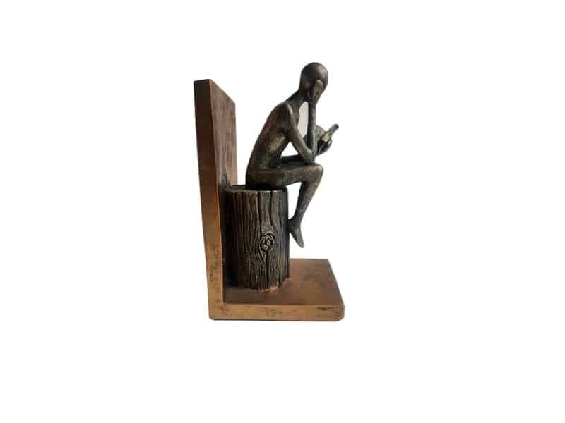 Bookends Reading on Tree Trunk H 20 cm, gold resin Serre-livres Homme sur tronc - Statue homme lecture - Figurine serre-livres déco livre - Objet décoratif lecture - Objet d'art en résine - Sculpture ornement décoration d'intérieur - Déco bibliothèque