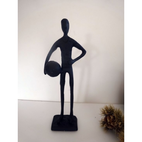 Sculpture joueur de foot et son ballon, Métal marron