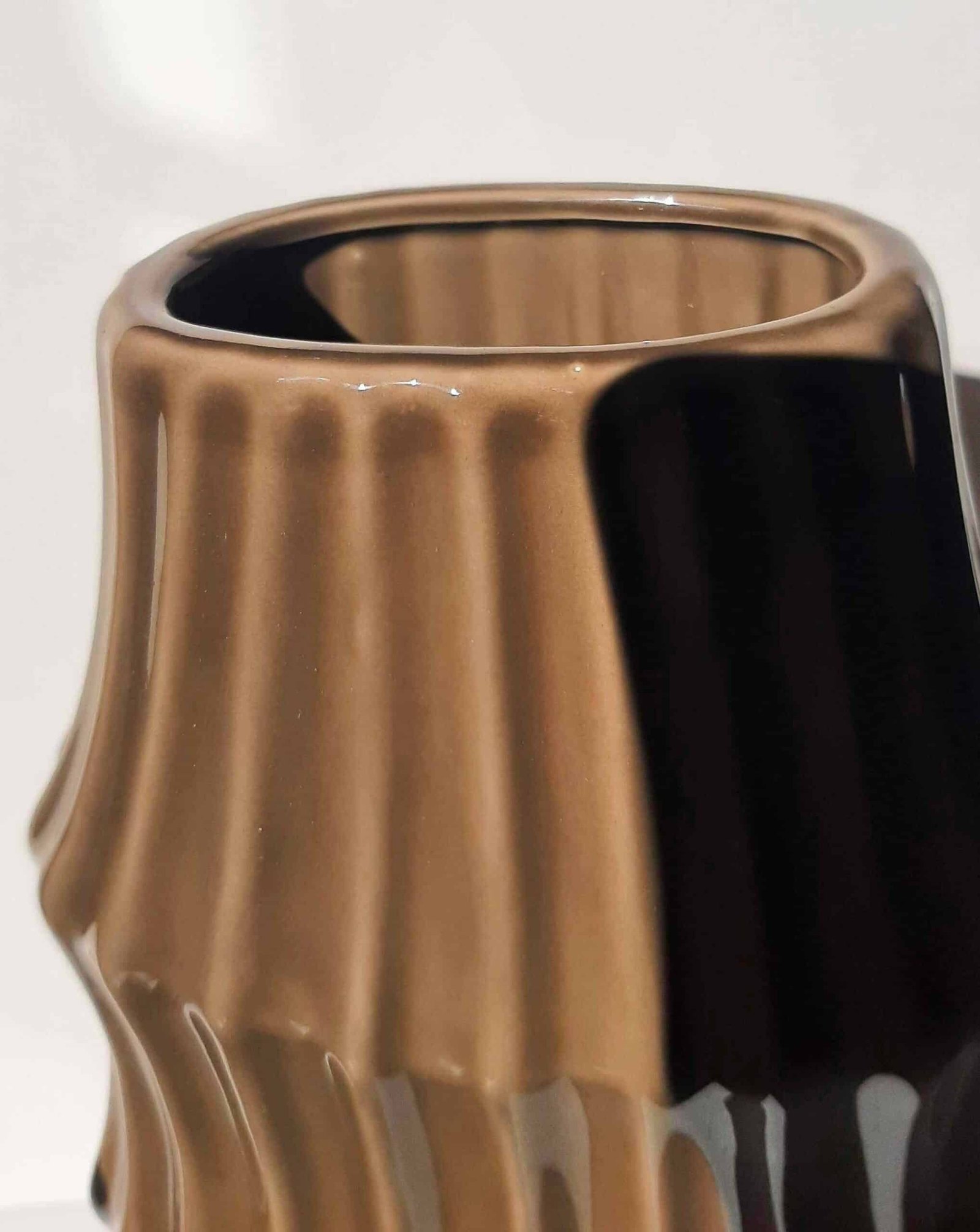 Zoom Ondes vase glossy enameled Brown ceramic Vase haut décoratif- Sculpture grand vase moderne et art déco - Objet d'art en céramique marron - Sculpture ornement intérieur originale - Décoration d'intérieur - Déco florale