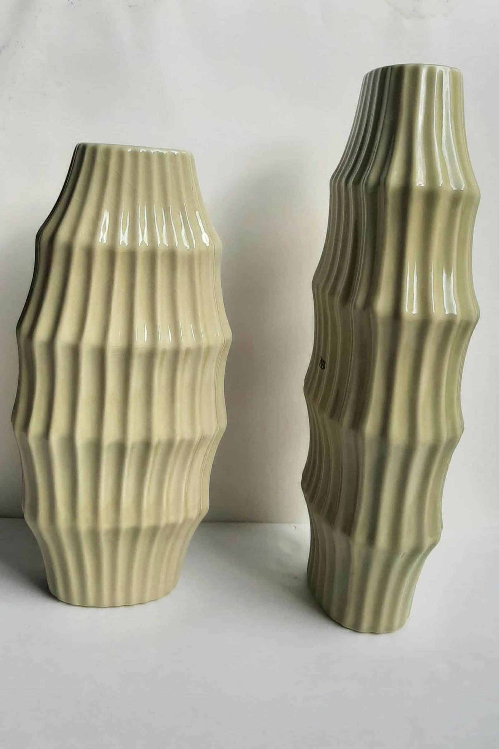 Vase déco onde d'eau billance émaillée céramique verte Vase haut décoratif- Sculpture grand vase moderne et art déco - Objet d'art en céramique vert - Sculpture ornement intérieur originale - Décoration d'intérieur - Déco florale