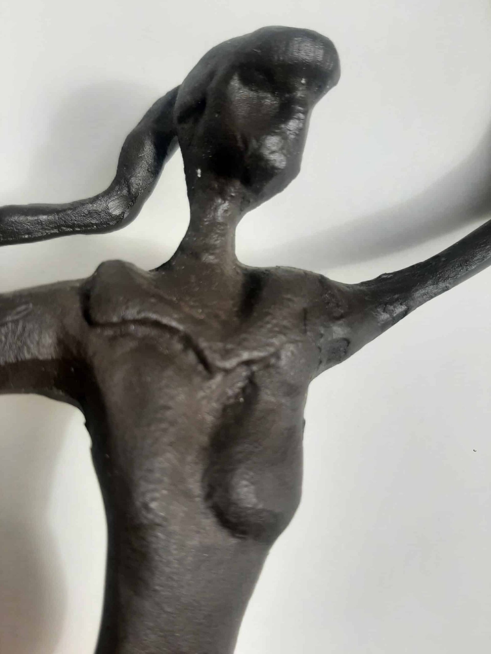 Sculpture femme joueuse de Tennis H34cm, Design métal Statue femme tennis - Figurine Tenniswomen sur socle - Objet décoratif tennis - Objet d'art en métal fer - Sculpture ornement décoration d'intérieur - Déco Sport - Maison feng shui - Cadeau sportif - Trophée - Coupe