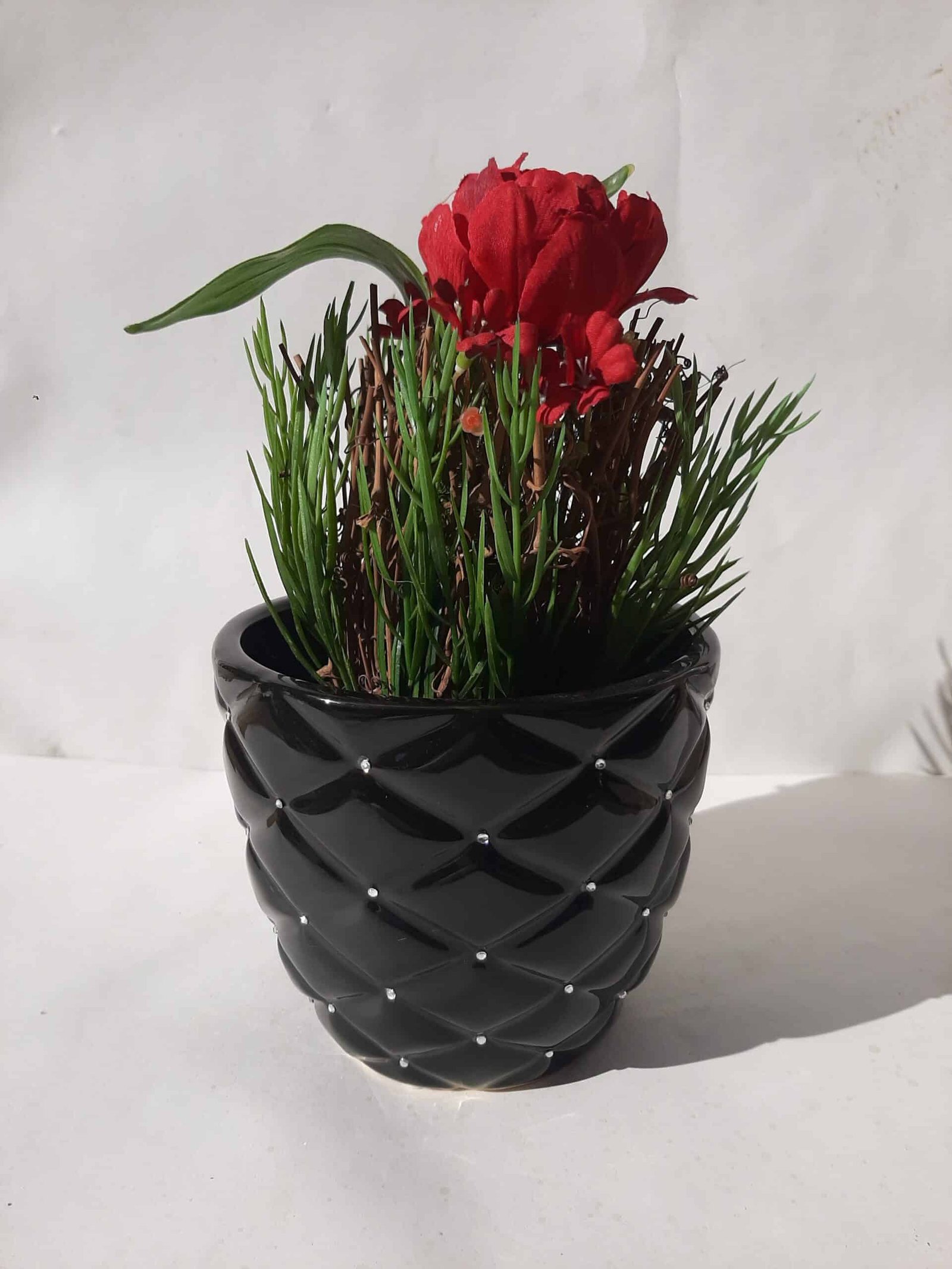 Black and shiny pot Cache pot noir facetté - Cache pot décoratif - Ornement décoratif plantes - Déco fleurie - Objet décoratif design - Déco chic de table - Cadeau déco
