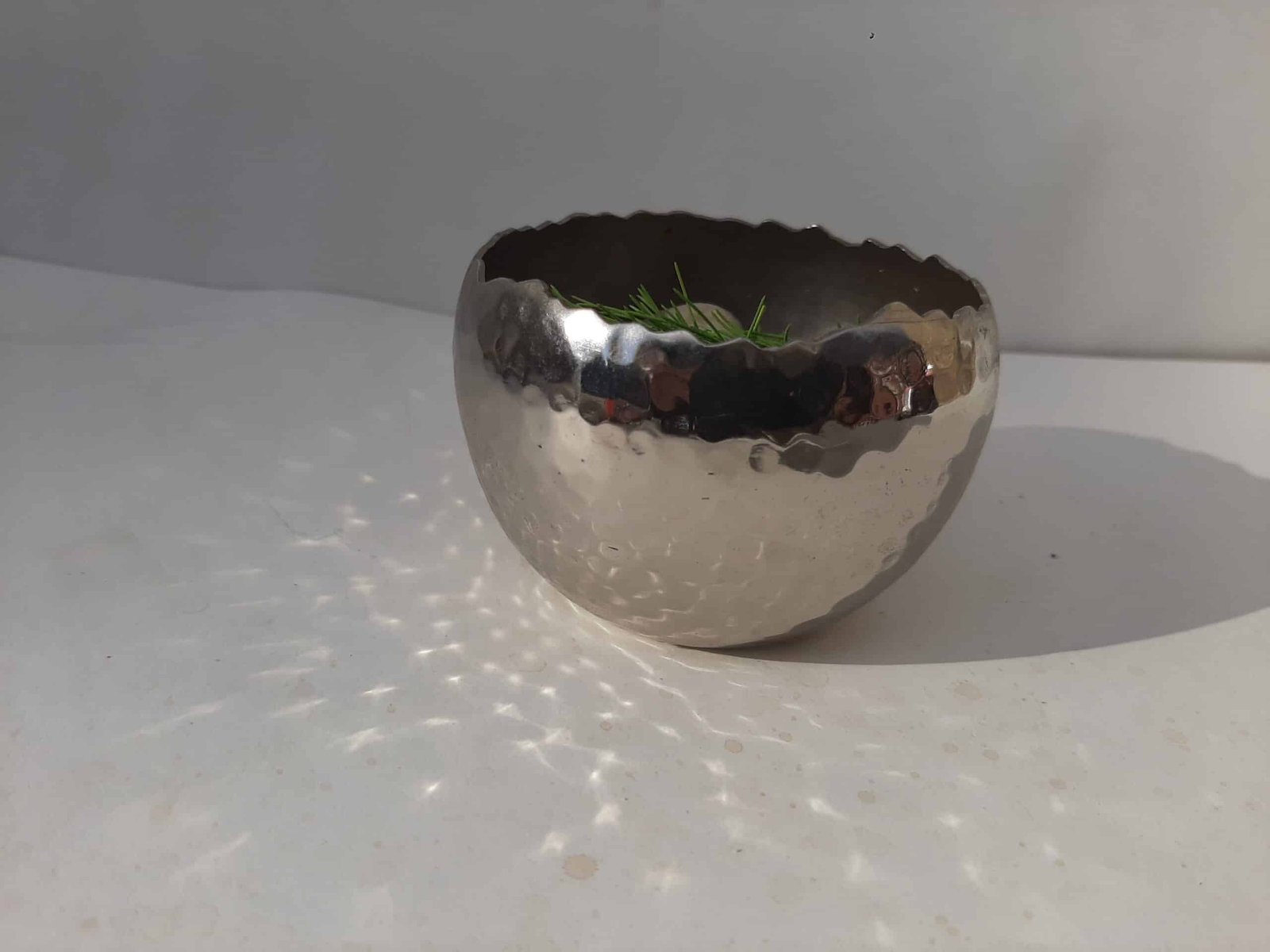 Hammered metal ball container Récipient boule métal martelé sculpture - Récipient décoratif en métal - Ornement décoratif - Déco florale - Objet décoratif - Déco de table - Cadeau déco