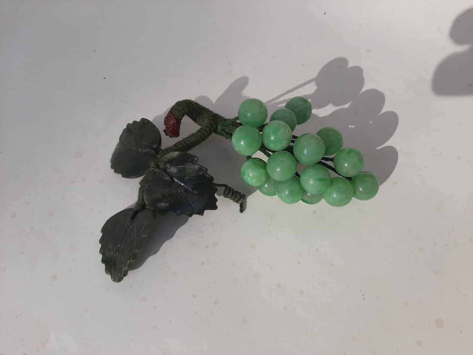 Decorative bunch of grapes in green jade Grappe raisin jade vert sculpture - Grappe raisin décoratif en jade - Ornement décoratif - Déco florale - Objet décoratif - Déco de table - Cadeau déco
