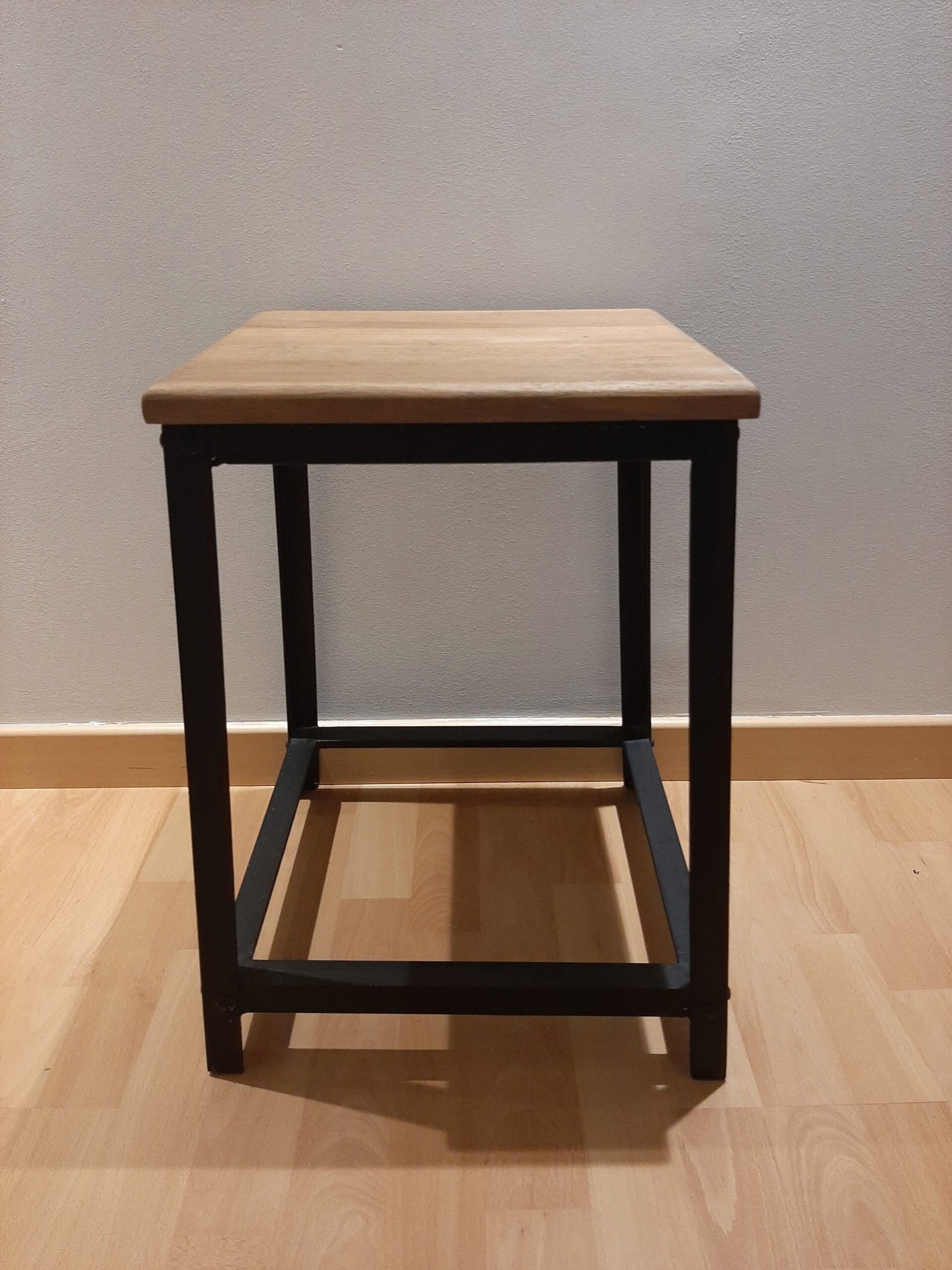 Tabouret bas carré design industriel - Mobilier déco tendance - Mobilier de salon - Meuble d'intérieur - Décoration d'intérieure - Déco de bar - Maison feng shui - Cadeau crémaillère