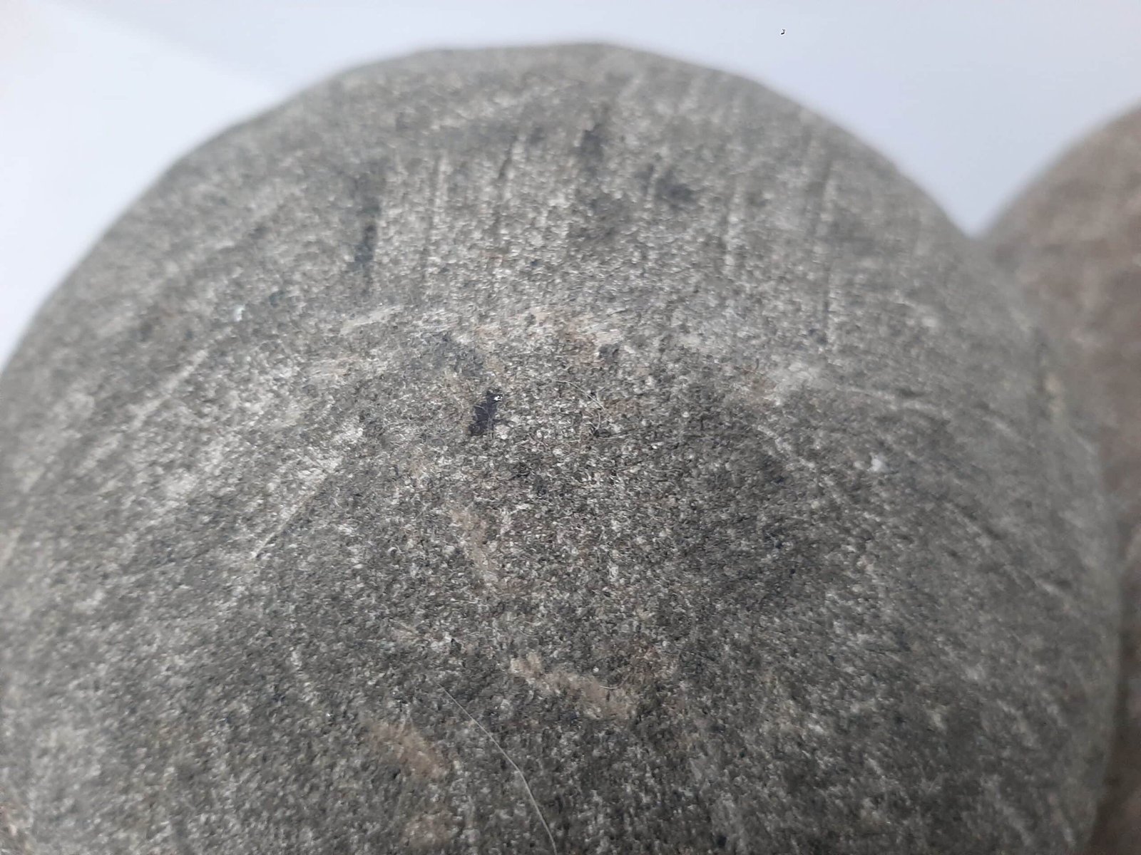 Sphere carved in lava stone, garden decoration Sculpture Sphère en pierre - Sphère déco en pierre de lave - Décoration d'intérieur champêtre - Objet d'art en pierre de lave - Sculpture ornement - Décoration d'intérieur Terre - Déco boule - Maison feng shui - Cadeau déco - idée cadeau