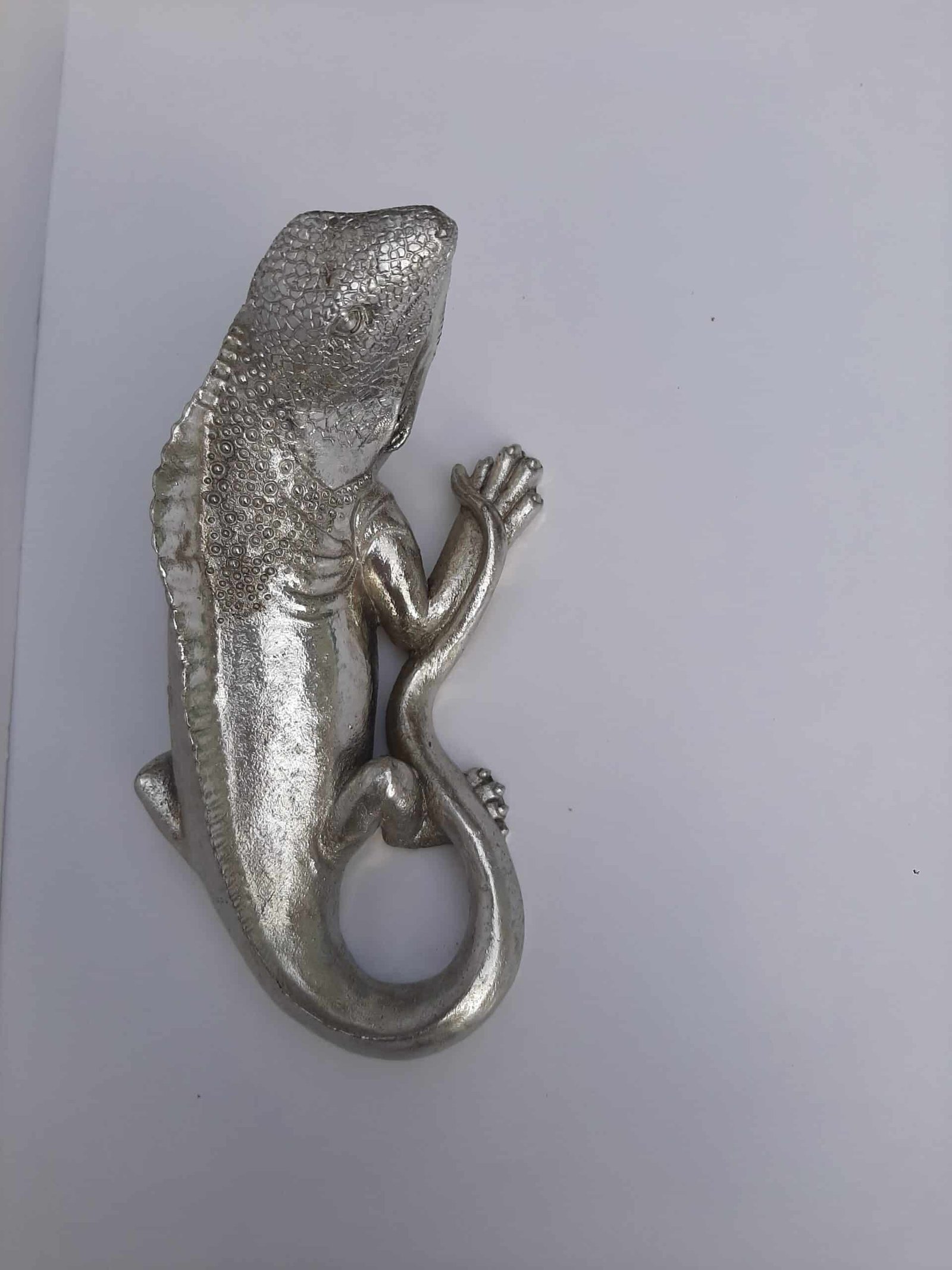 Statue Iguane - Figurine animale iguane- Objet décoratif iguane- Objet d'art en résine argentée - Sculpture ornement décoration d'intérieur - Déco animale - Maison feng shui - Cadeau souvenir