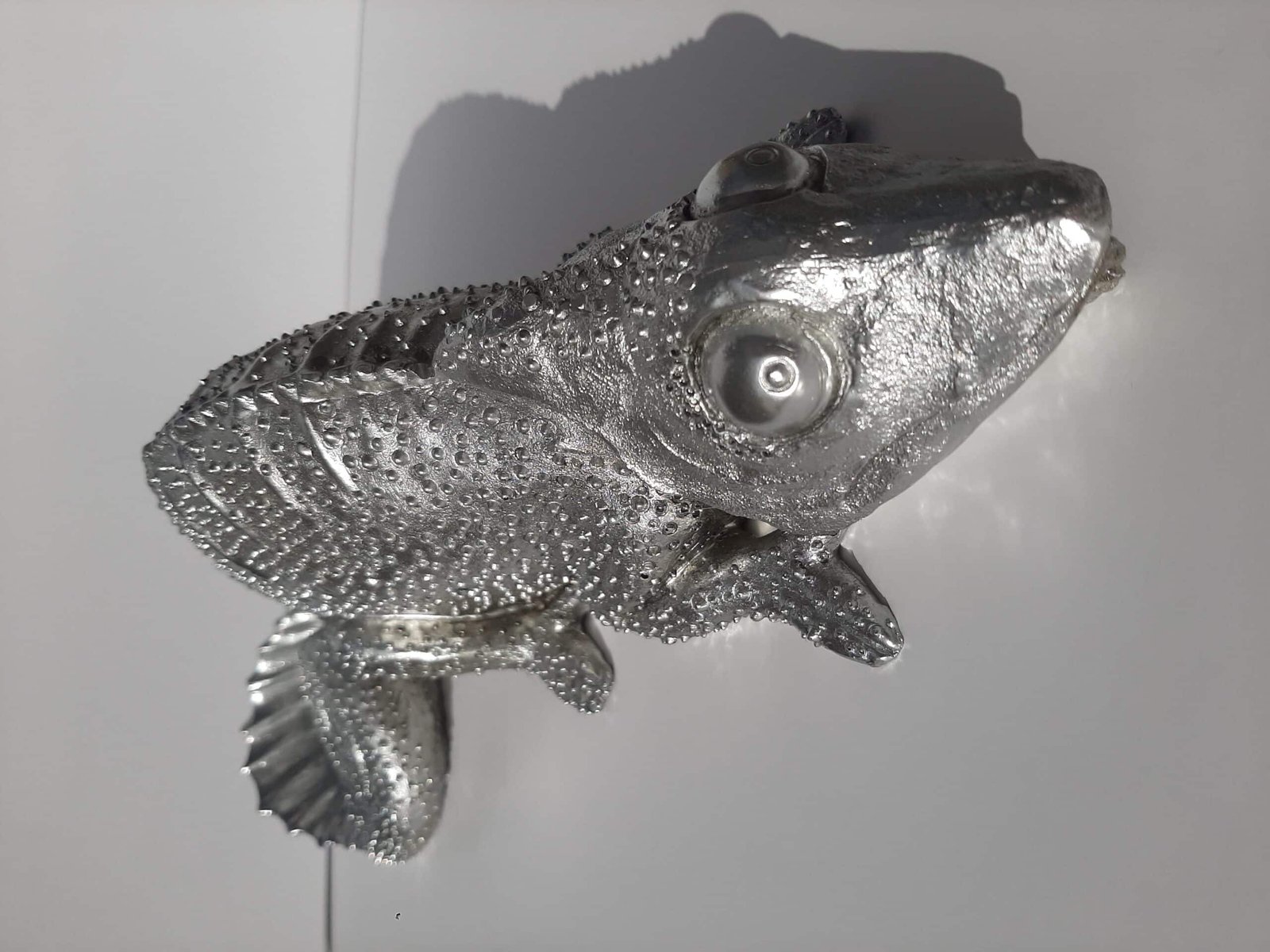 Statue caméléon déco Statue Caméléon - Figurine animale caméléon- Objet décoratif caméléon - Objet d'art en résine argentée - Sculpture ornement décoration d'intérieur - Déco animale - Maison feng shui - Cadeau souvenir