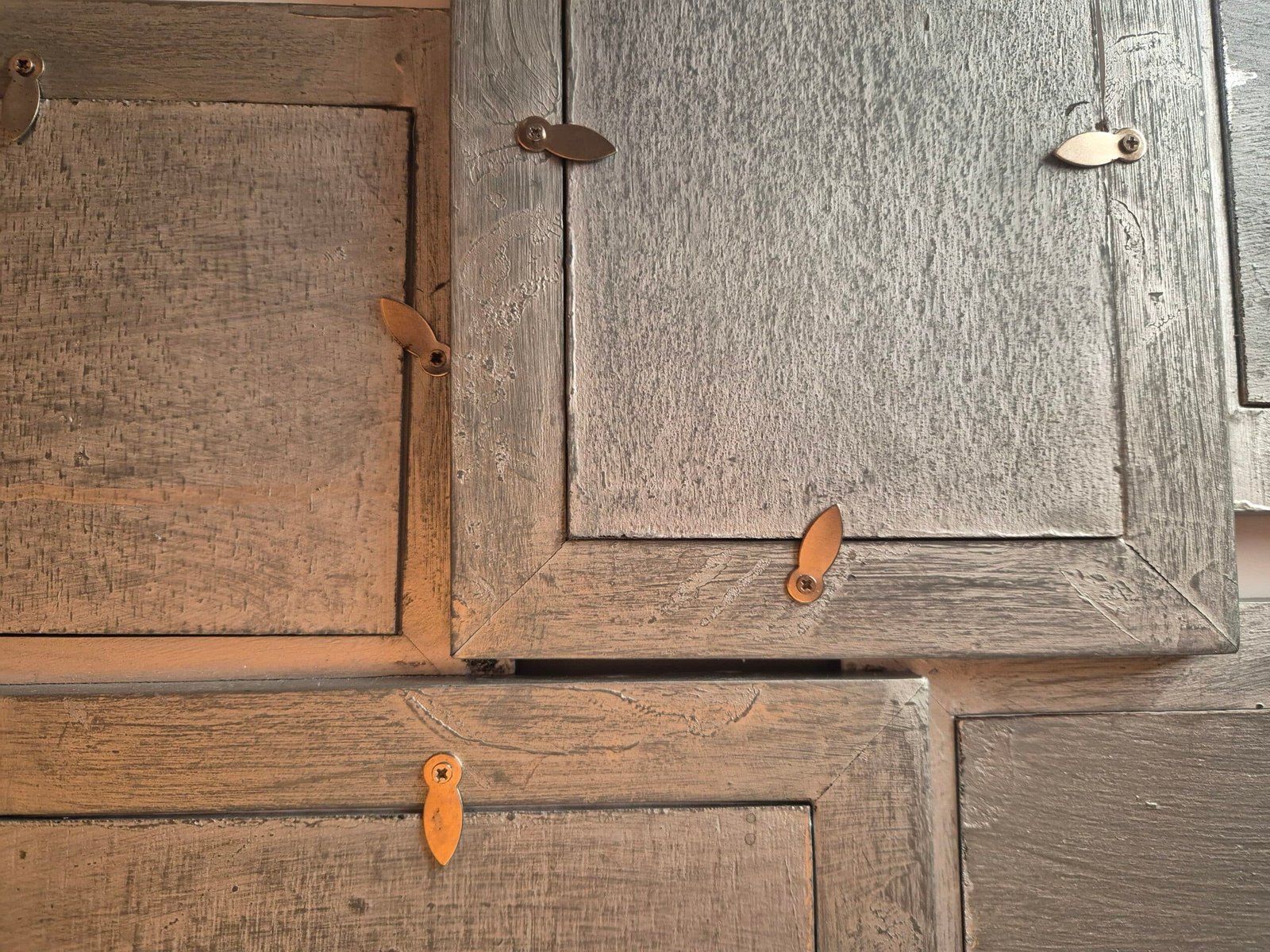 Porte photos bois gris Porte-photos mural 6 cadres design bois - pêle-mêle - Galerie photos gris - Multi cadres - Décoration photographique - Déco cottage, nordique et Bohème - Cadeau crémaillère