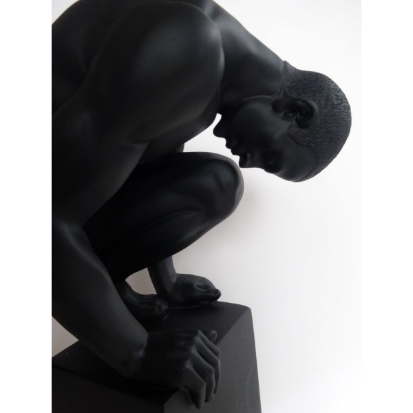 Statue Grimpeur, Résine noire