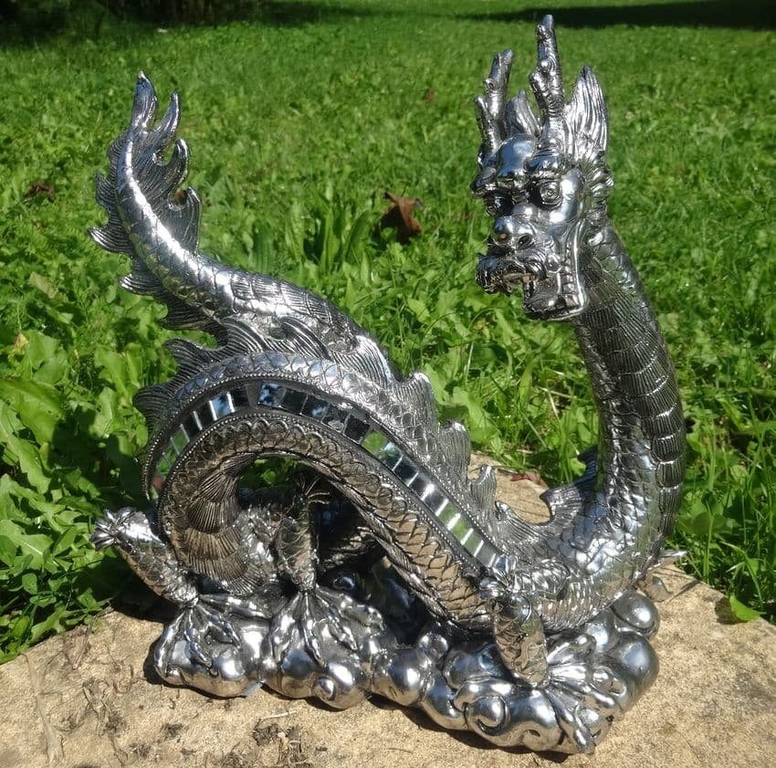 Left tail dragon Dragon sculpture décorative - Objet d'art en résine argentée - Sculpture ornement - Maison feng shui - Cadeau déco - Déco animale