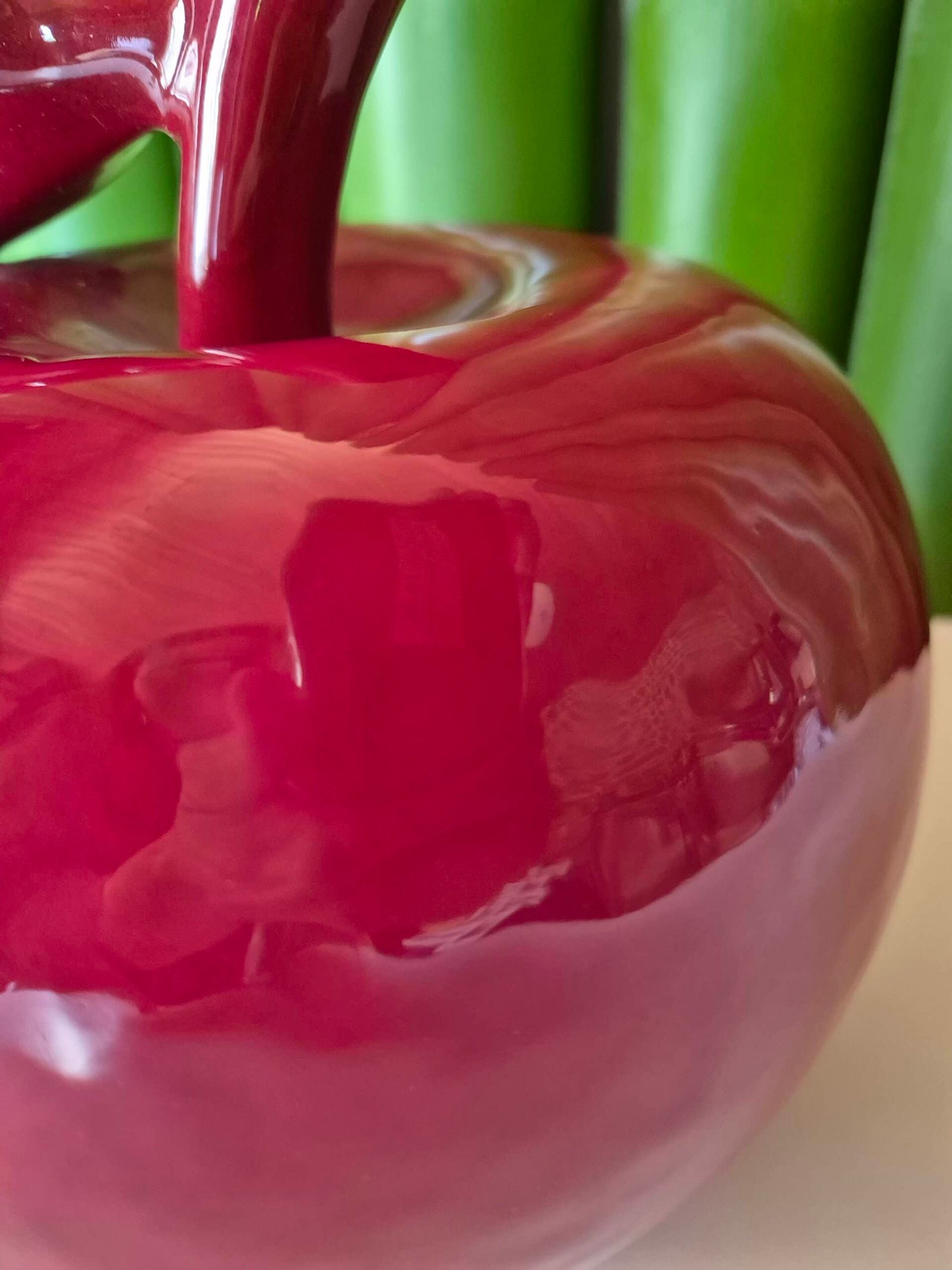 Zoom Pomme rouge déco en céramique laquée Pomme sculpture - Pomme décorative - Ornement décoratif - Déco fruitée - Objet décoratif - Déco de table - Déco rouge - Cadeau déco