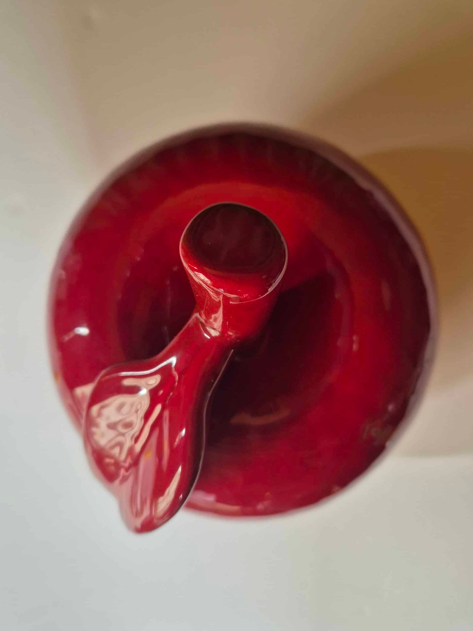 Dessus Pomme rouge déco en céramique laquée Pomme sculpture - Pomme décorative - Ornement décoratif - Déco fruitée - Objet décoratif - Déco de table - Déco rouge - Cadeau déco