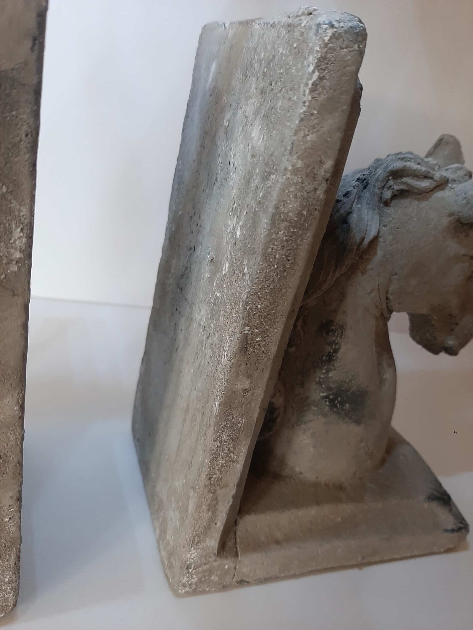 Horse bookends x2 necklines, stone Serre- livres Cheval - Statue Cheval encolure tête - Figurine animale équestre - Objet décoratif chevaux - Objet d'art en pierre - Sculpture ornement décoration d'intérieur - Déco animale - Maison feng shui - Cadeau souvenir