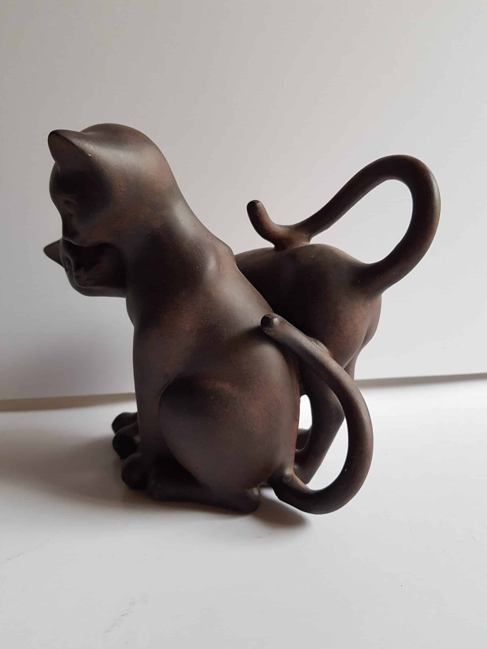 Chats statue - Chats décoratifs - Objet décoratif chats - Décoration d'intérieur chats - Objet d'art en céramique marron - Sculpture ornement - Déco animale - Maison feng shui - Cadeau déco