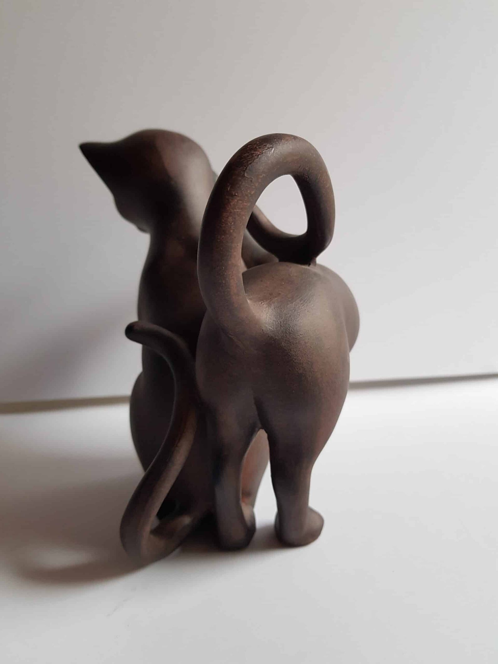 Chats statue - Chats décoratifs - Objet décoratif chats - Décoration d'intérieur chats - Objet d'art en céramique marron - Sculpture ornement - Déco animale - Maison feng shui - Cadeau déco