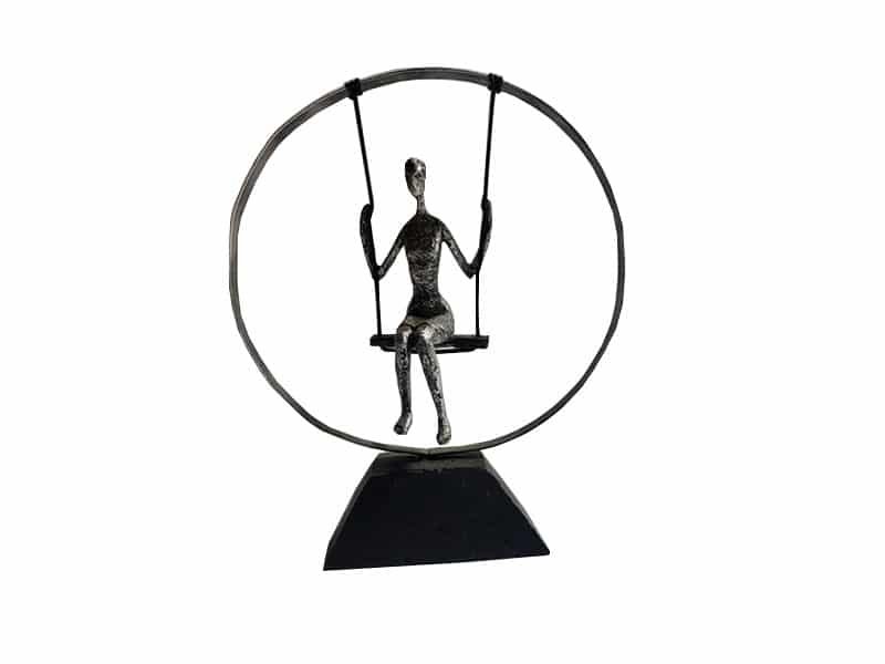 Woman on swing statue, Silver resin Statue femme sur balançoire- Femme sur balançoire sur socle - Objet décoratif balance - Objet d'art en résine argentée - Sculpture ornement - Décoration d'intérieur - Déco Sport - Maison feng shui - Cadeau sportif - Trophée