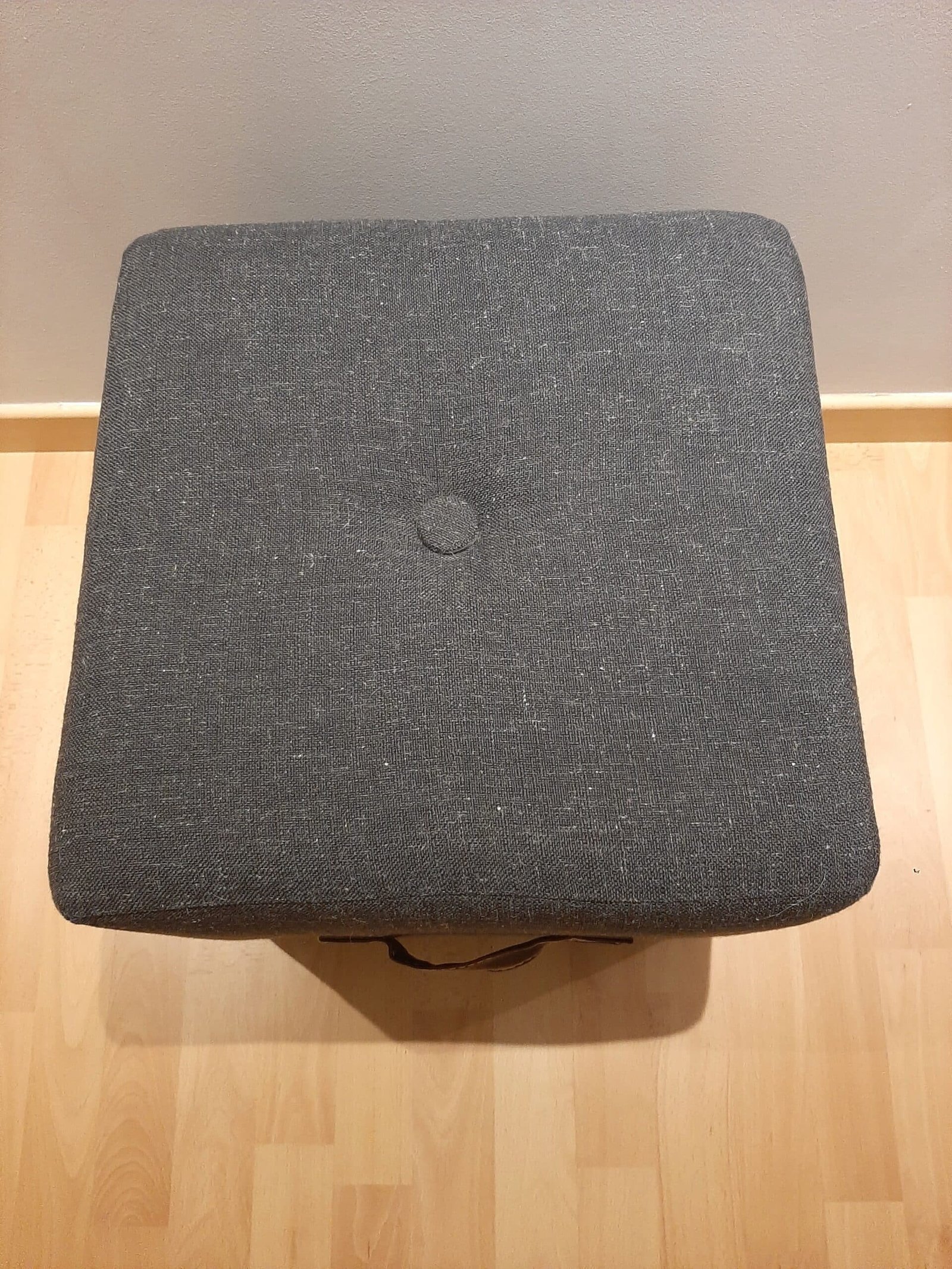Meuble dessus Pouf carré H40cm, Tissu Pouf carré tissu design gris bleu - Mobilier déco chic et tendance - Mobilier de salon - Meuble d'intérieur assise classique- Décoration d'intérieur - Déco confort - Maison feng shui - Cadeau crémaillère