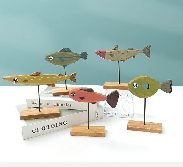 Fish staging Sculpture poisson coloré - Poisson décoratif à poser - Objet décoratif bord de mer - Décoration d'intérieur océan - Sculpture ornement intérieur gîte - Déco bois - Déco animale - Maison feng shui - Cadeau déco art