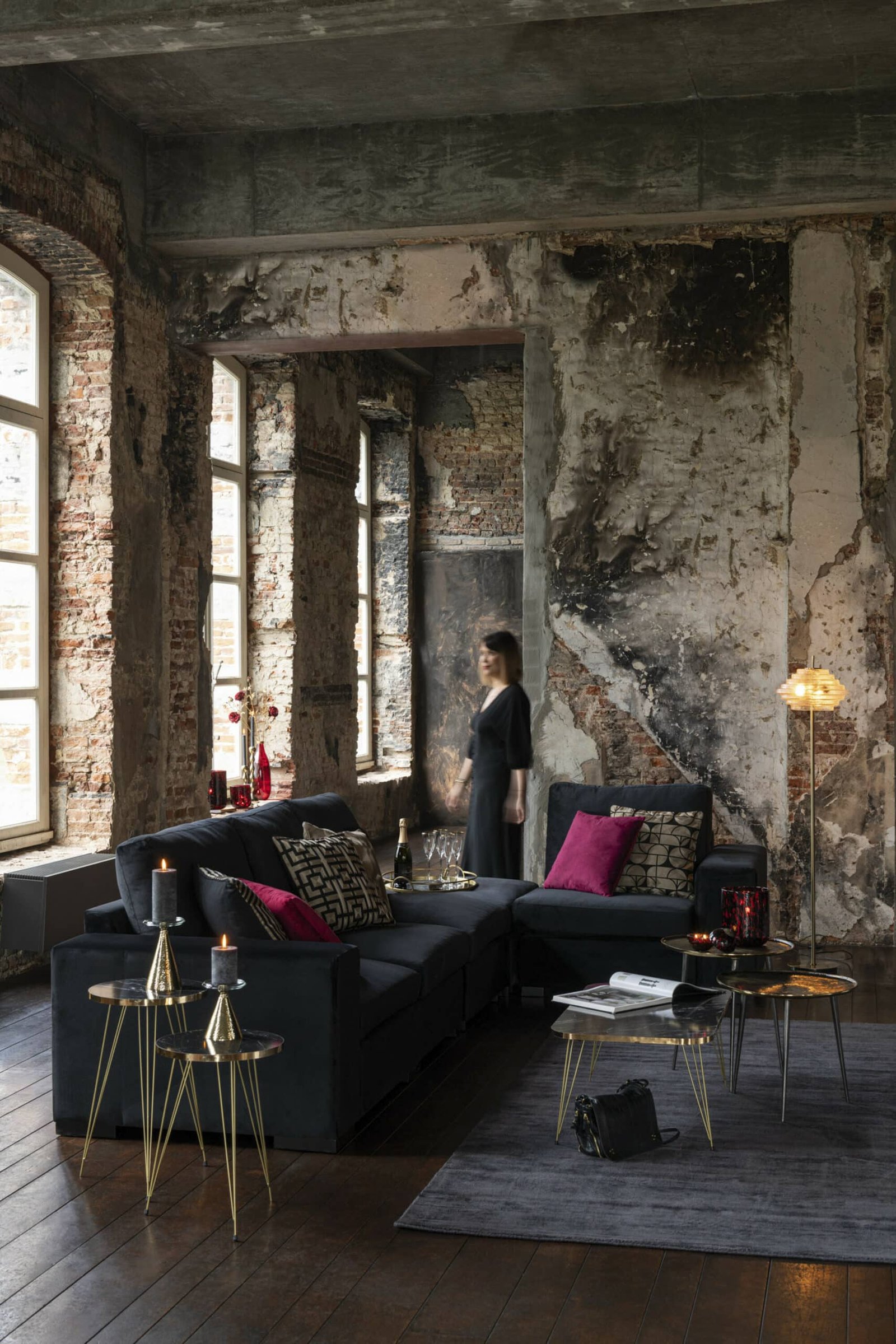 Canapé tissu design noir - Mobilier déco chic et tendance - Mobilier de salon - Meuble d'intérieur assise classique- Décoration d'intérieur - Déco confort- Maison feng shui - Cadeau crémaillère