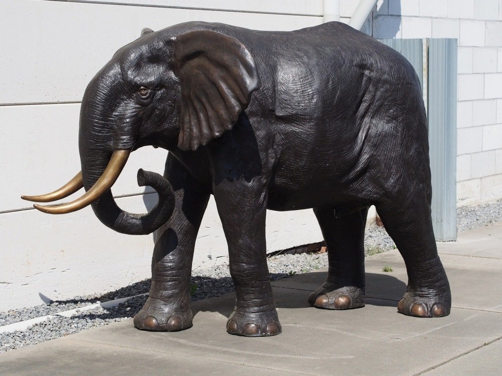 Elephant sculpture profile Eléphant sculpture bronze - éléphant décoratif - Objet décoratif Savane - Décoration d'intérieur et extérieur Sauvage - Œuvre d'art éléphant en bronze - Sculpture ornement jardin protection - Déco Métal - Déco animale - Jardin feng shui - Cadeau déco art