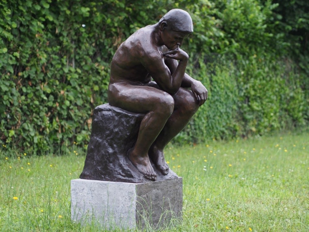 Thinker sculpture Statue Le penseur - Objet décoratif Le Penseur - Objet d'art Penseur en bronze - Sculpture ornement réplique Rodin - Décoration d'extérieur - Déco Méditation - Maison et Jardin feng shui - Cadeau Zen