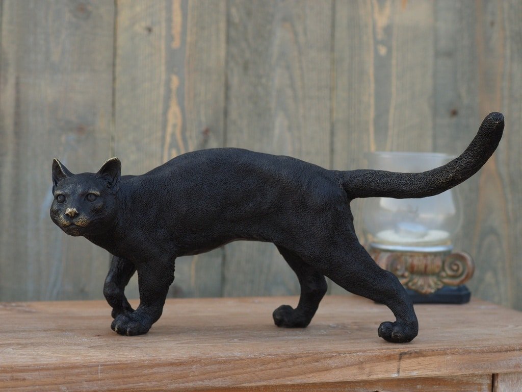Distrustful cat sculpture, bronze Chat statue - Chat décoratif - Objet décoratif chat - Décoration d'intérieur chat - Objet d'art en bronze noir - Sculpture ornement - Déco animale - Maison feng shui - Cadeau déco
