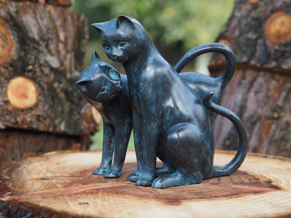 Cuddly cats sculpture, bronze Chats statue - Chats décoratifs - Objet décoratif chats - Décoration d'intérieur chat - Objet d'art en bronze bleuté - Sculpture ornement - Déco animale - Maison feng shui - Cadeau déco