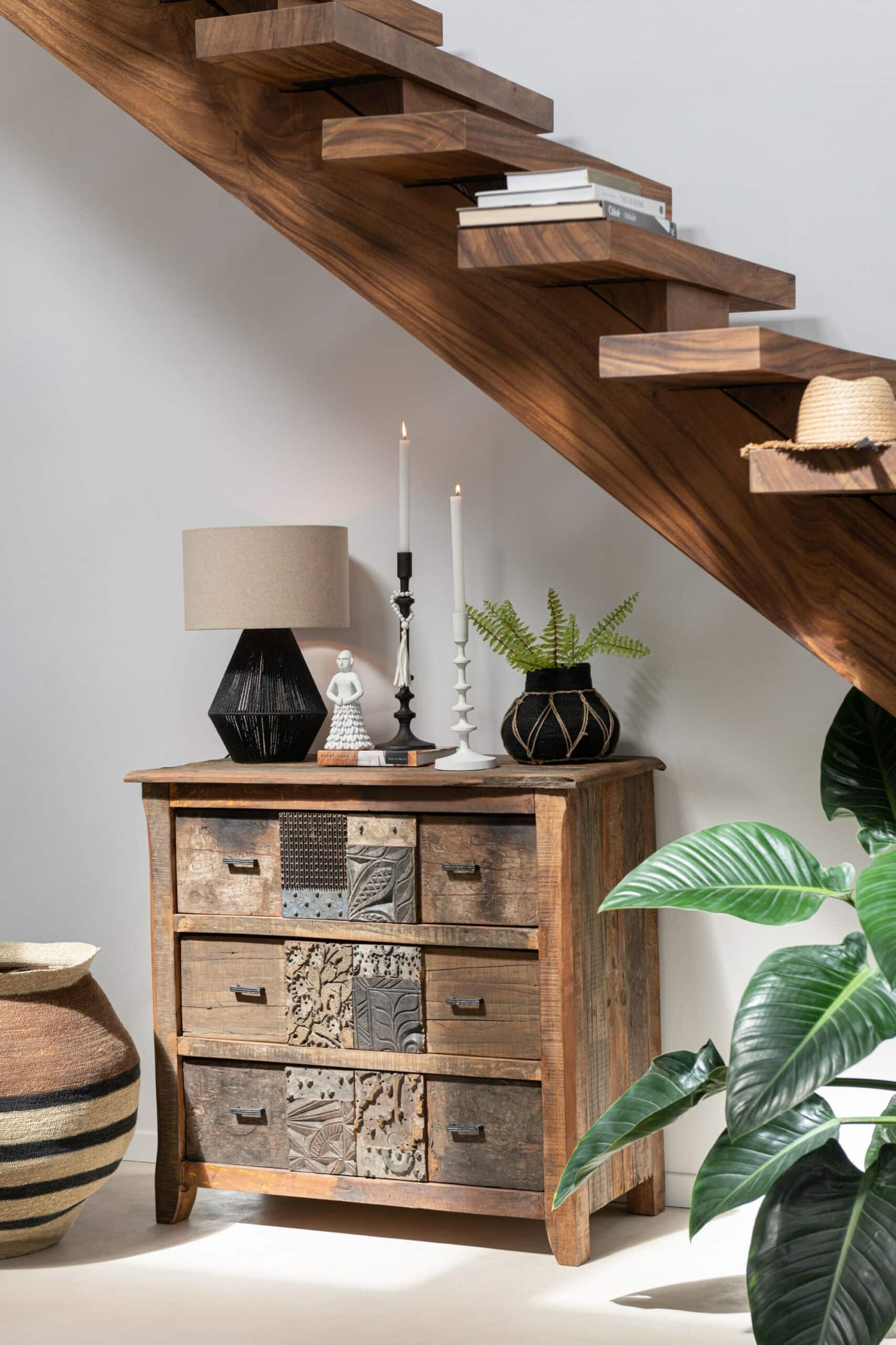 Antiqued wood chest of drawers pattern, Wood H 95 cm (10) Commode design bois vieilli - Mobilier déco chic et tendance - Mobilier de salon - Meuble d'intérieur assise classique- Décoration d'intérieur - Déco confort- Maison feng shui - Cadeau crémaillère