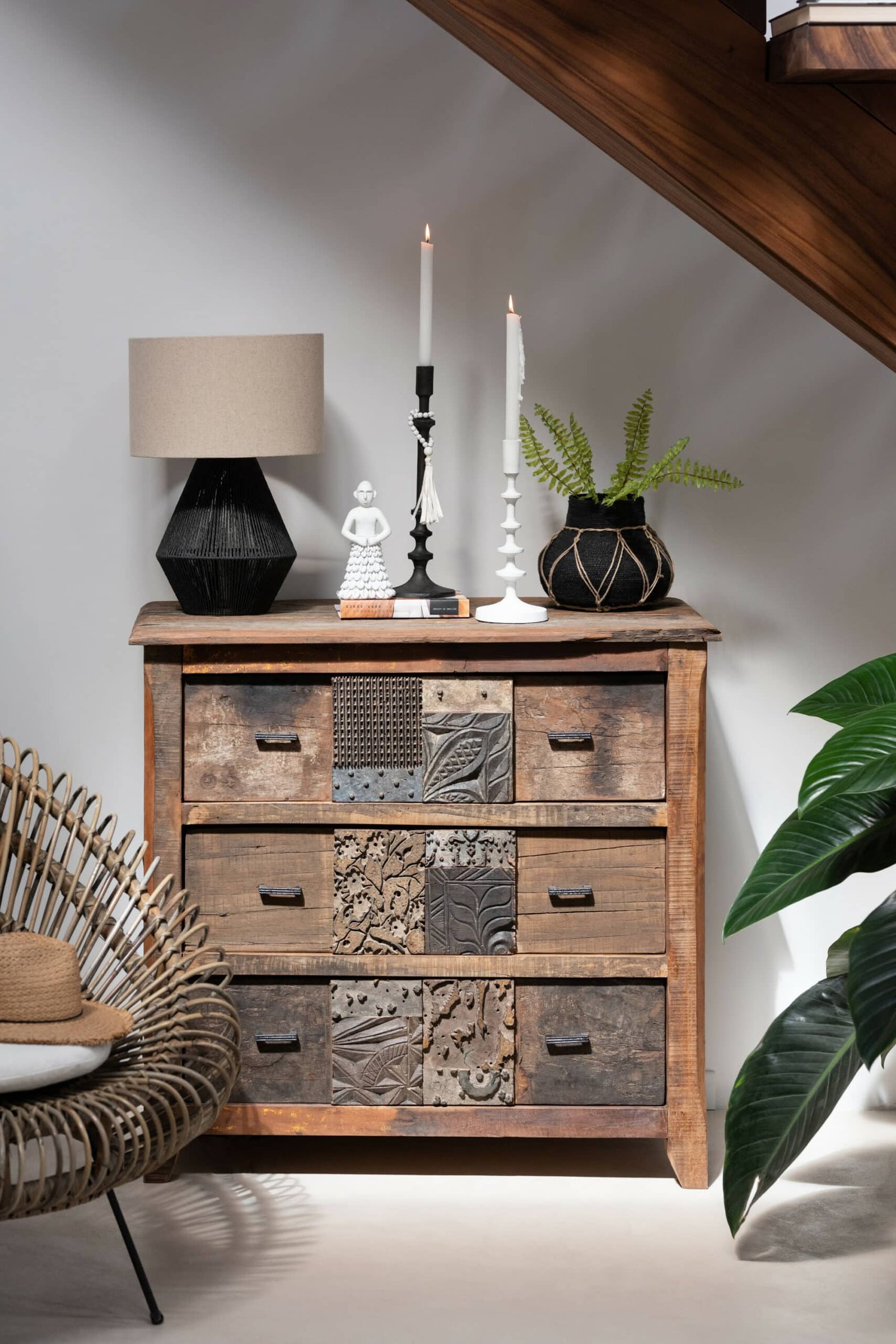 Antiqued wood chest of drawers pattern, Wood H 95 cm (11) Commode design bois vieilli - Mobilier déco chic et tendance - Mobilier de salon - Meuble d'intérieur assise classique- Décoration d'intérieur - Déco confort- Maison feng shui - Cadeau crémaillère