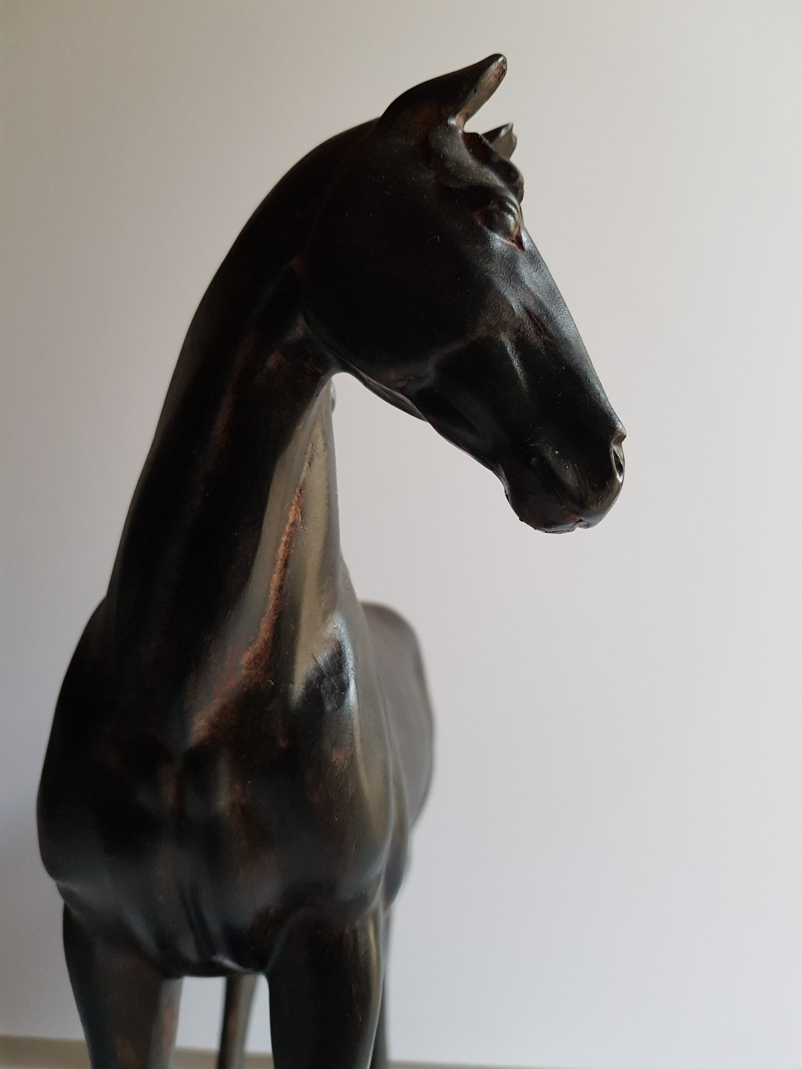 Statue cheval debout déco, résine marron Statue Cheval - Figurine animale équestre - Objet décoratif cheval - Objet d'art en résine - Sculpture ornement décoration d'intérieur - Déco animale - Maison feng shui - Cadeau souvenir