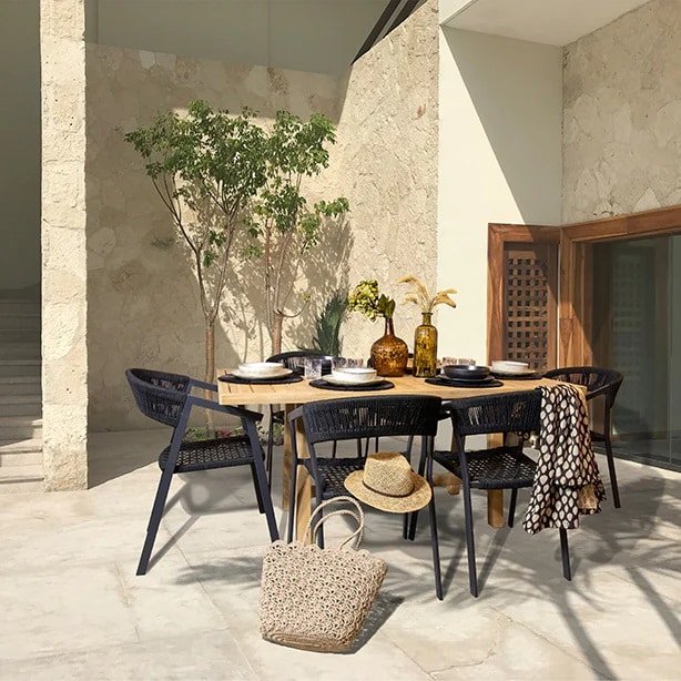 Saowel garden table and 6 aluminum and wood armchairs (2) Meuble table jardin bois - Mobilier de salon de jardin et 6 Fauteuils Métal - Meuble terrasse - Assise ficelles noires - Mobilier décoratif confort - Décoration d'extérieur - Déco détente