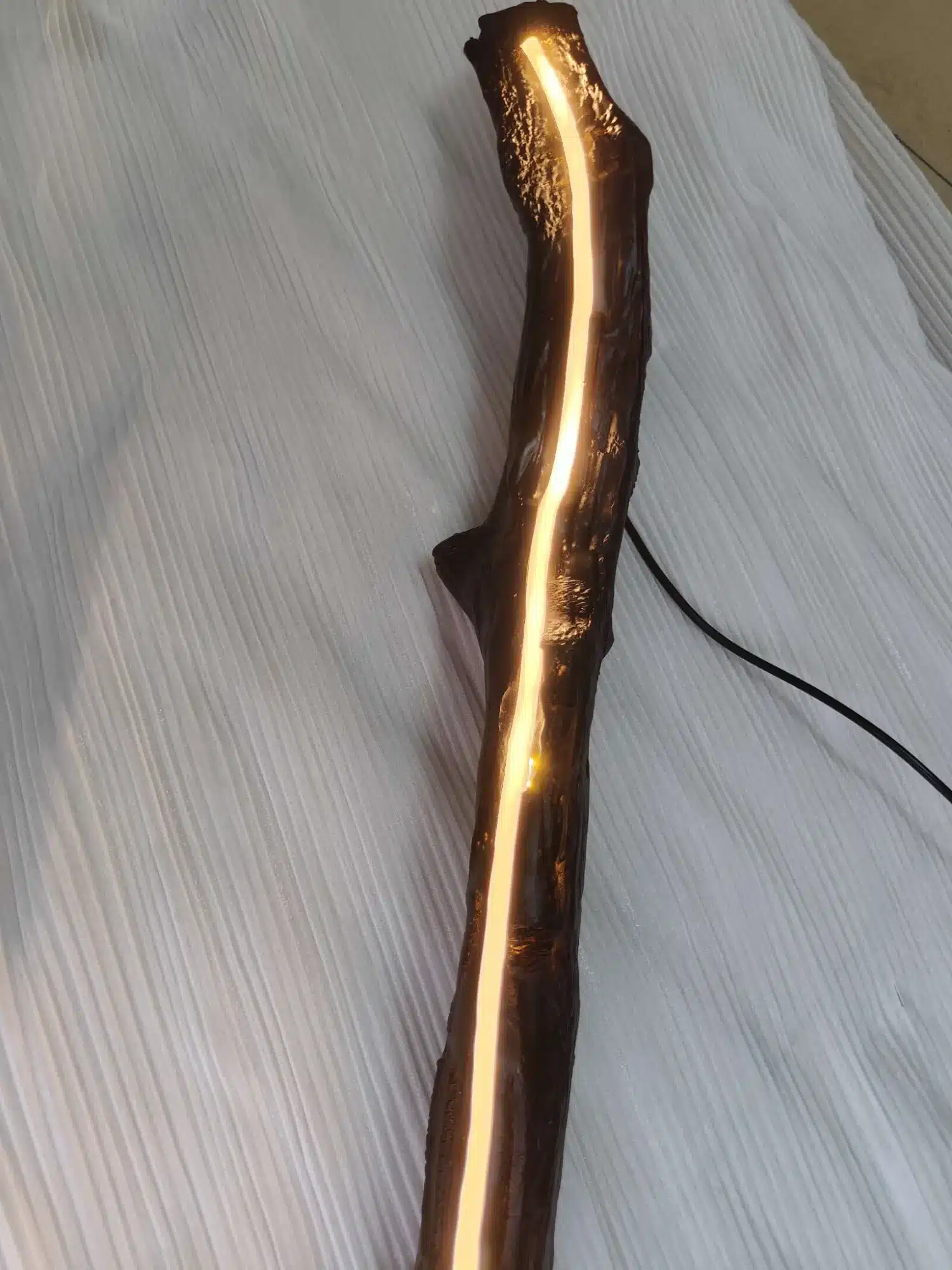 Lampe suspendue noire effet bois Lampe suspendue branche - Luminaire bois flotté - Lumière zen - Décoration intérieure éclairage - Objet décoratif luminaire - Lampe bois flotté décorative - Eclairage ornement intérieur - Déco Feu