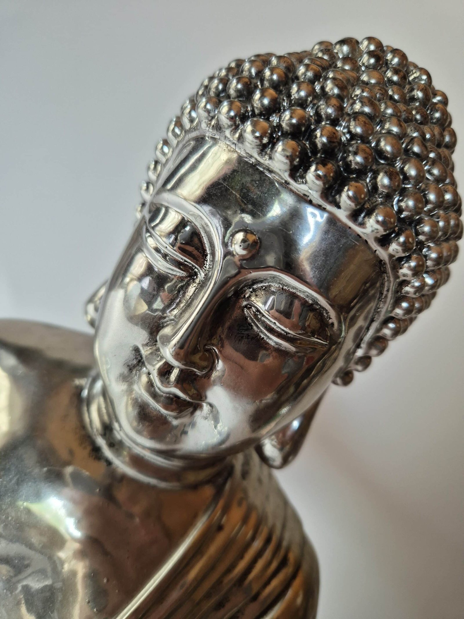 Statue Bouddha hindou assis résine argentée (5) Statue Bouddha - Objet décoratif - Décoration d'intérieur - Déco Zen - Maison feng shui - Cadeau paix et bonheur