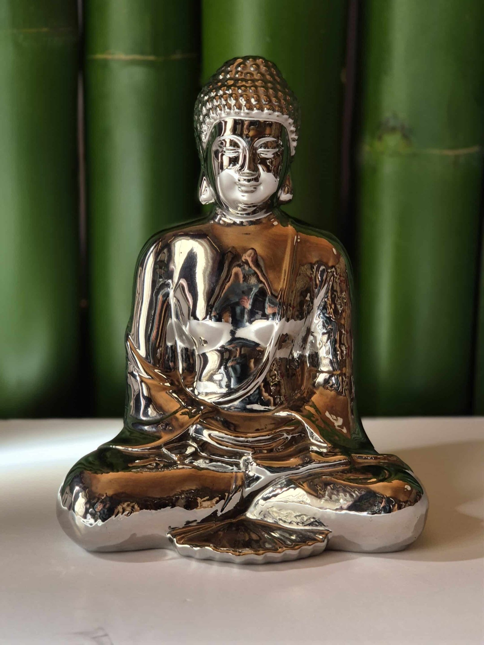 Statue Bouddha hindou céramique argentée métal Statue Bouddha - Figurine méditation - Objet décoratif - Décoration d'intérieur - Déco Zen - Maison feng shui - Cadeau paix et bonheur