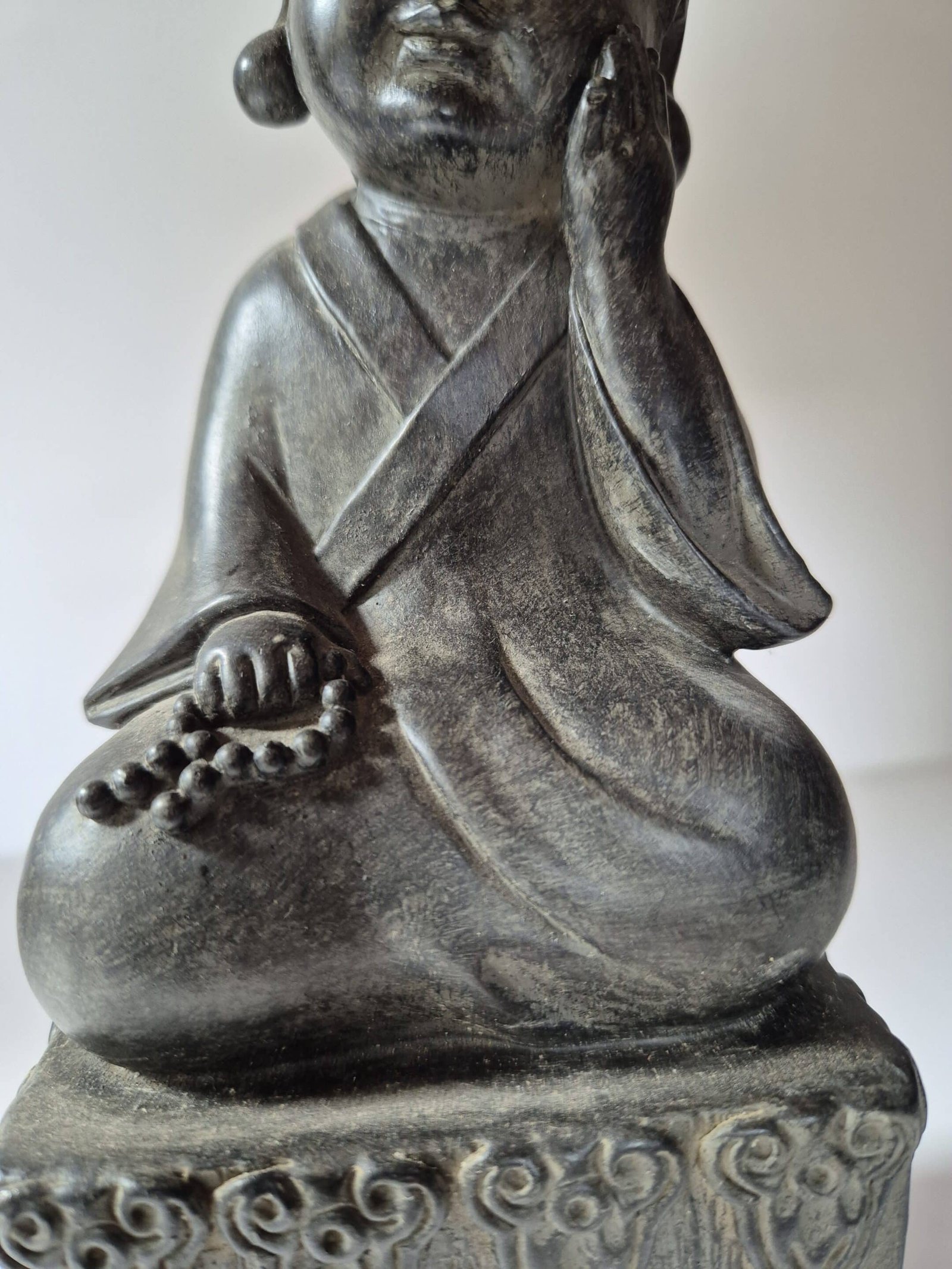 Statue serre livres Bouddha, déco noir (4) Statue Bouddha - Objet décoratif - Décoration d'intérieur - Déco Zen - Maison feng shui - Cadeau paix et bonheur